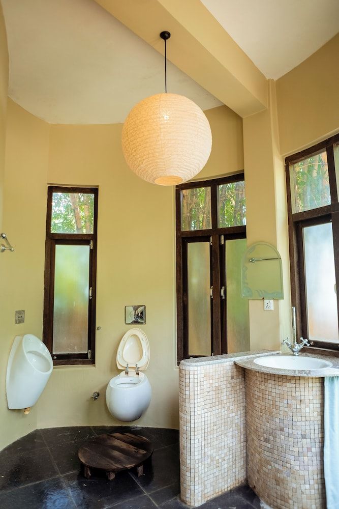 Krazy Gecko Resort Deluxe Studio Suite, Patio, Resort View 4