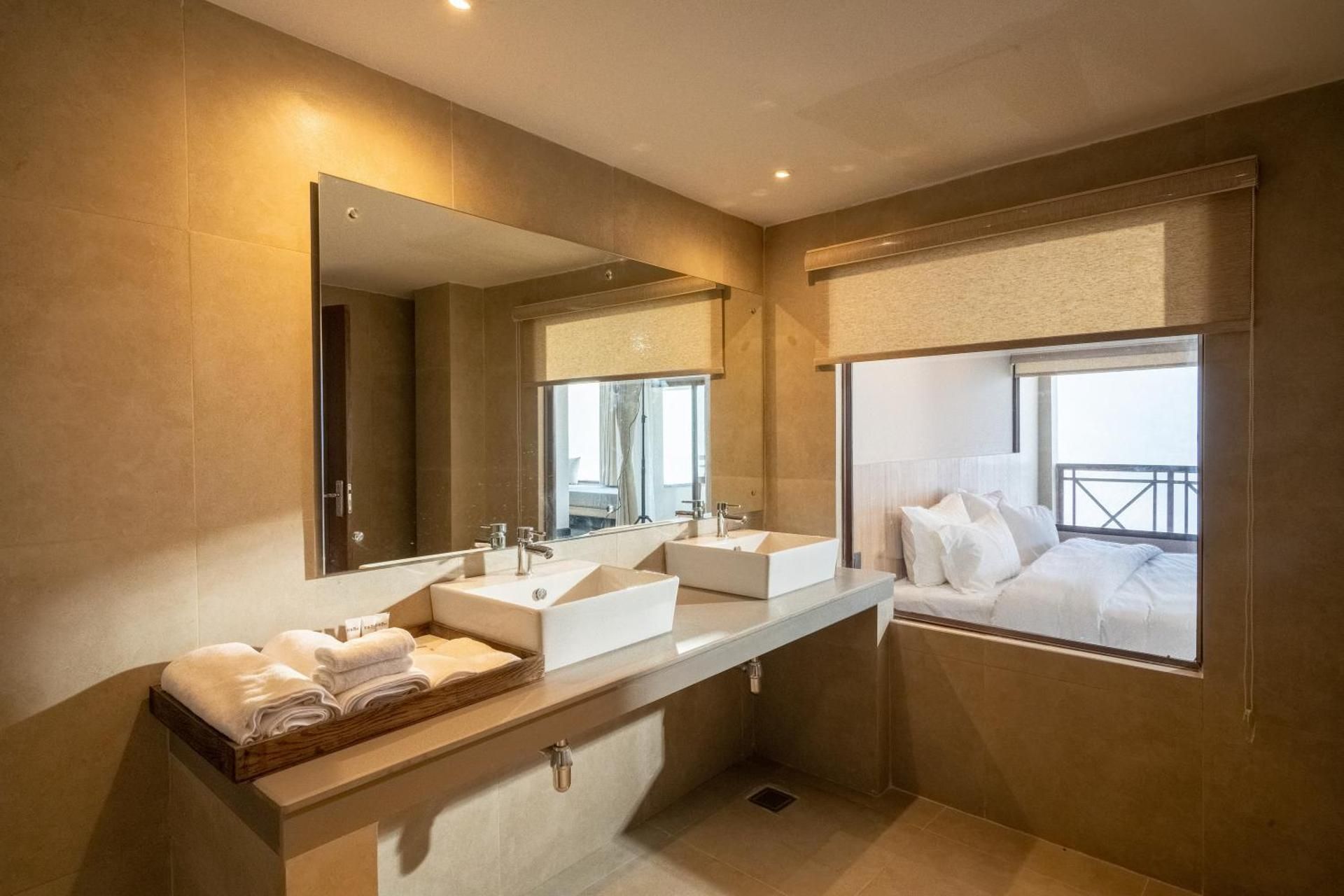 Suite with Mountain View