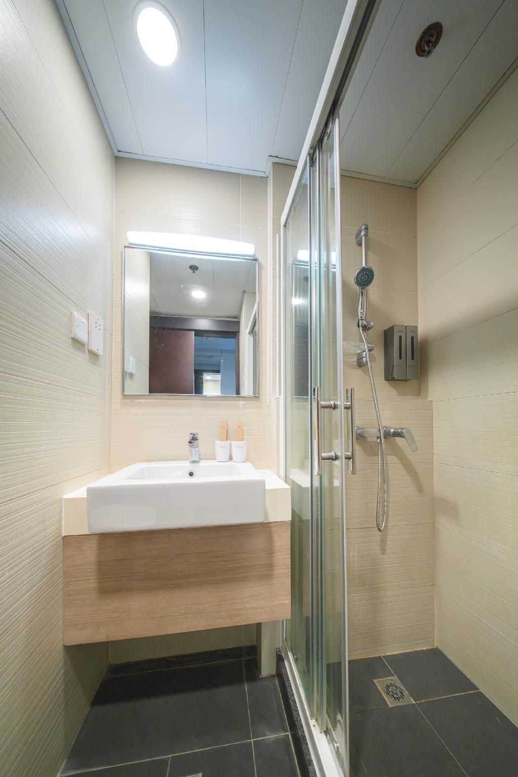 MIJ (KAI TAK) HOTEL Superior City View Twin Room 3