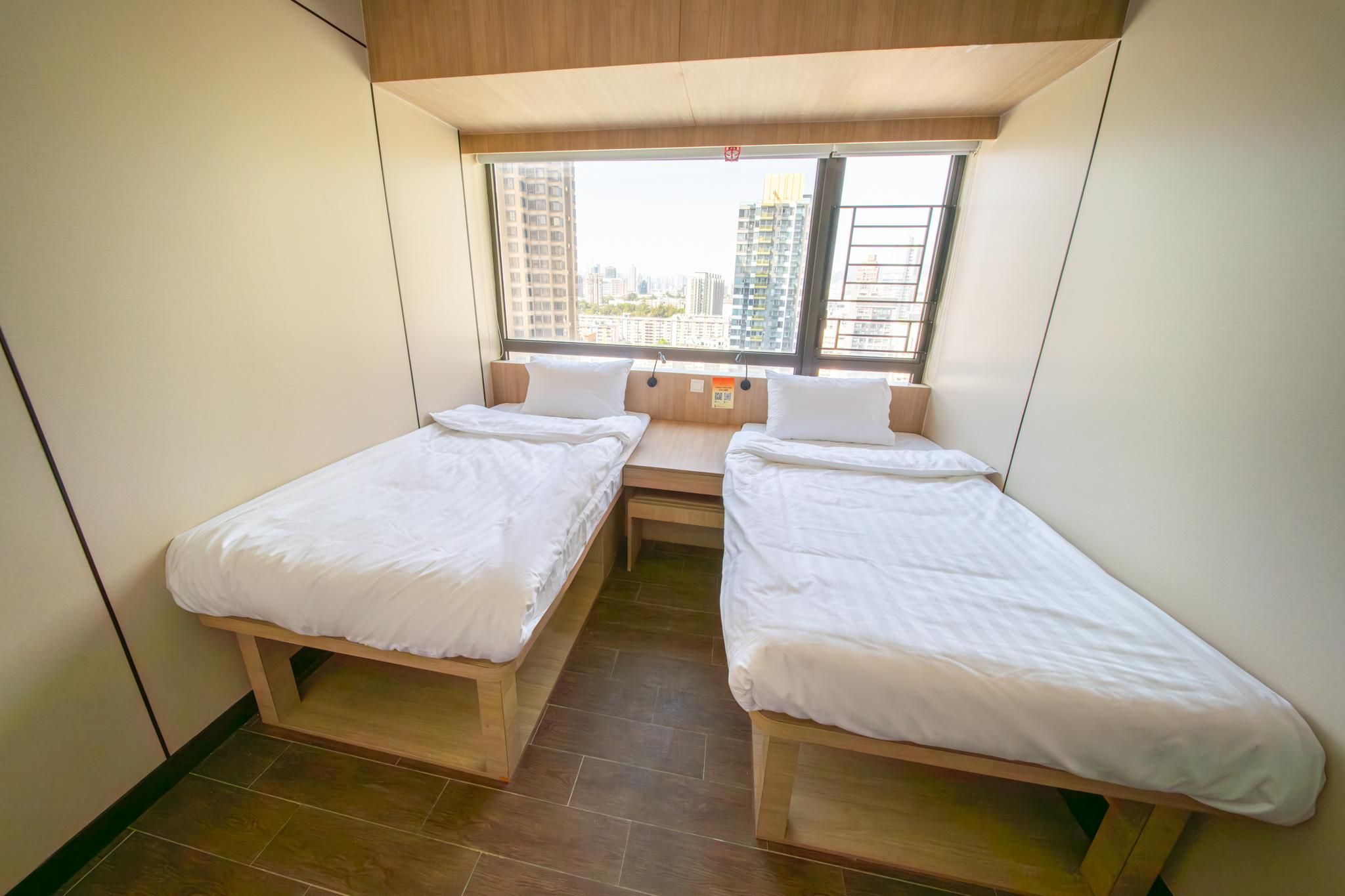 MIJ (KAI TAK) HOTEL Superior City View Twin Room 2