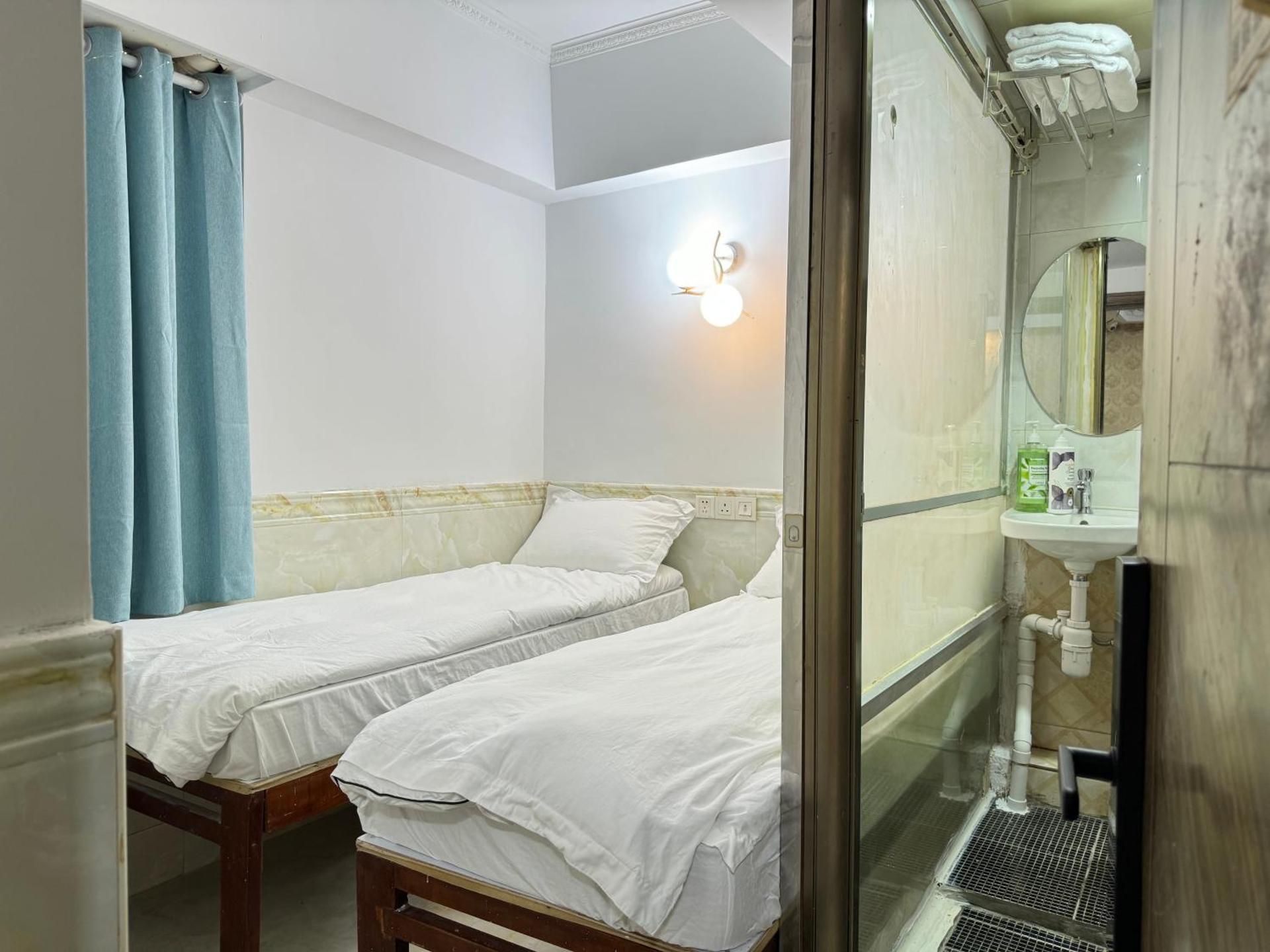 Twin Room with Private Bathroom