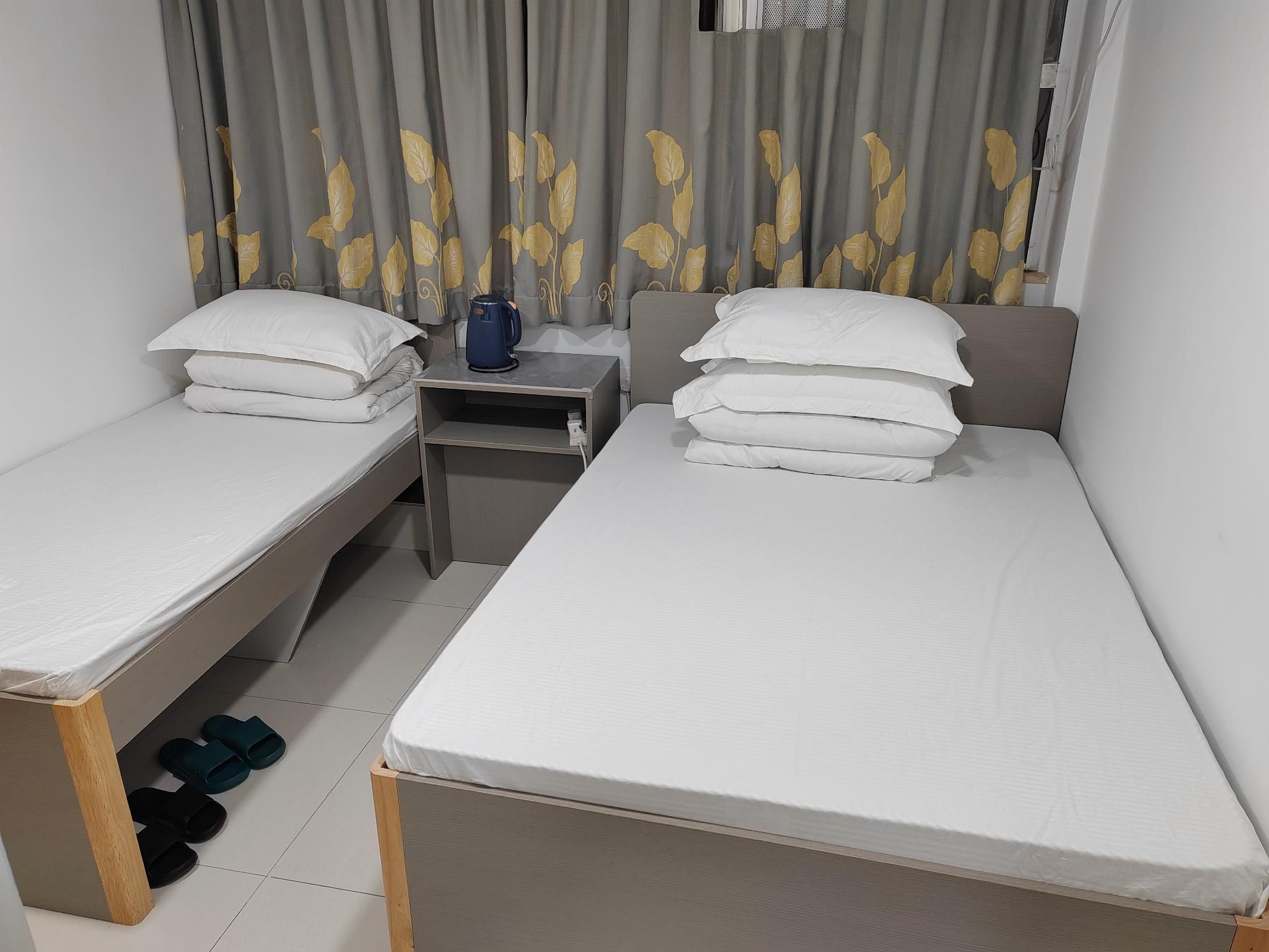 Family Room (2 Adults + 1 Child)