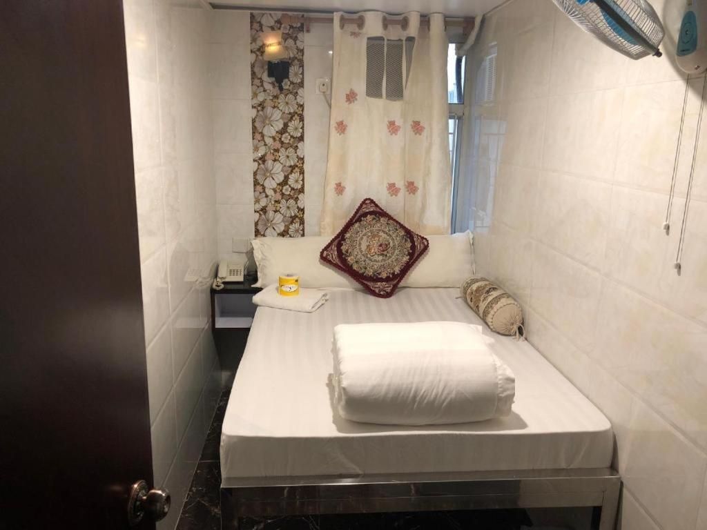 Double Room Shared Bathroom