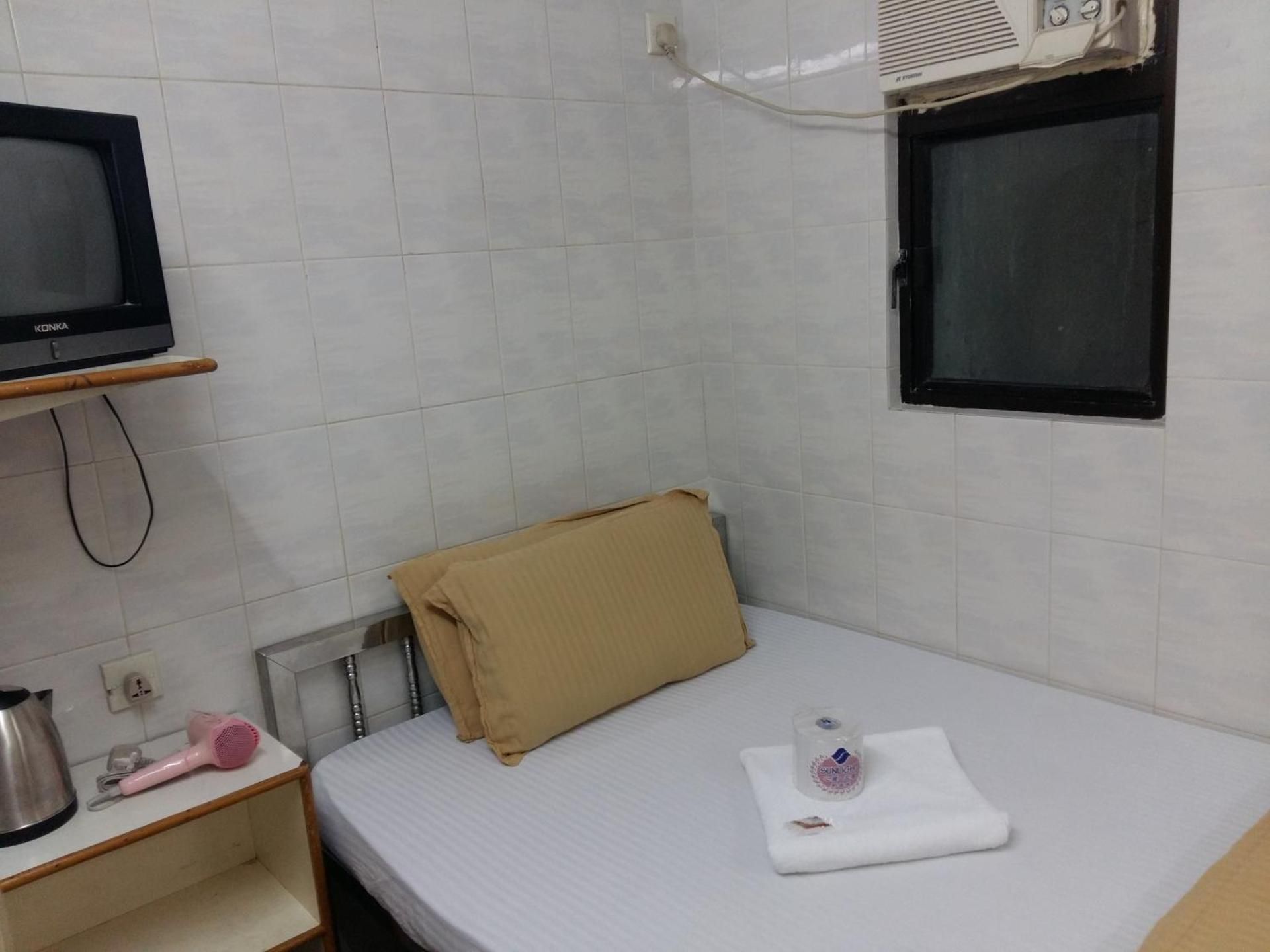 Single Room with Shared Toilet