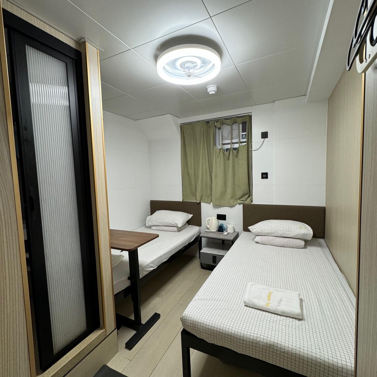 Twin Bed Room