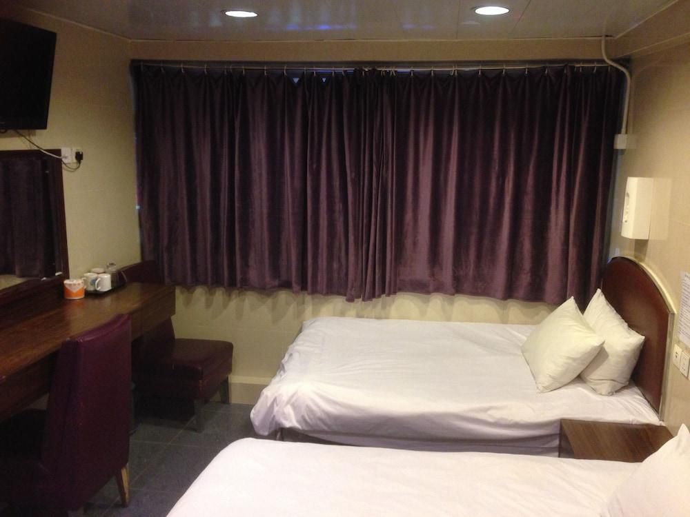 Quad Room