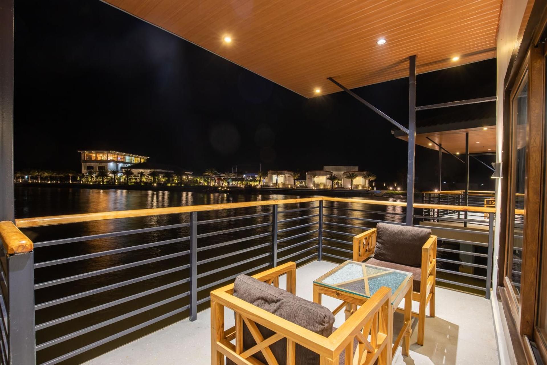 Lumbini Palace Resort Family Suite with Balcony 2