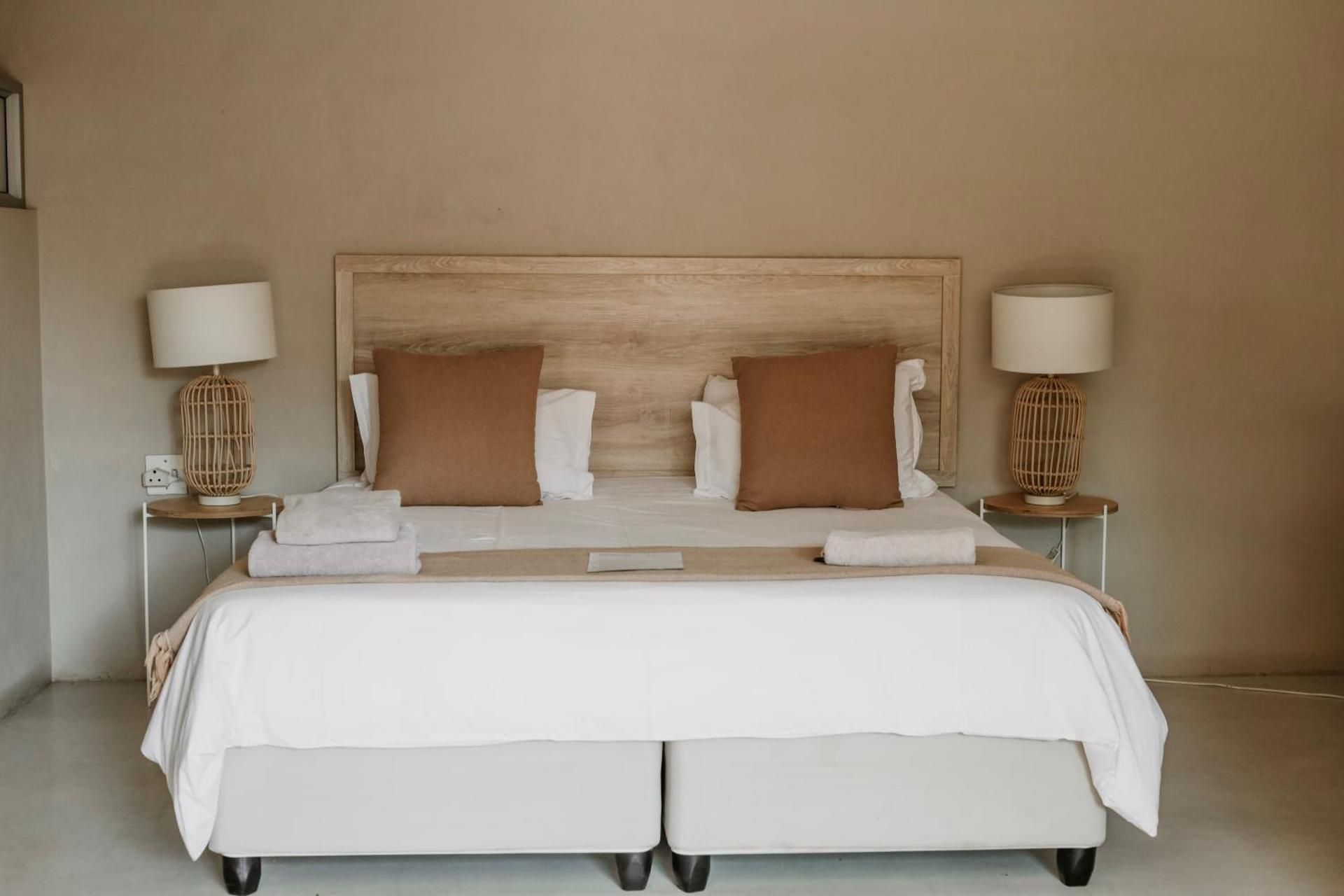 Lighthouse Guesthouse Deluxe King Suite