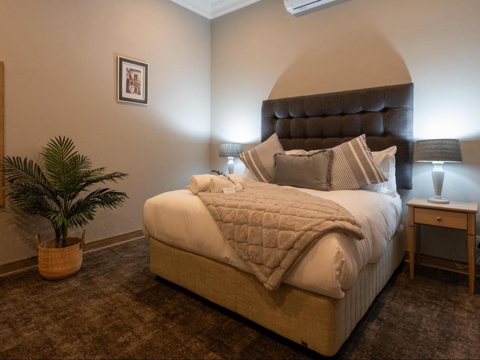 Deluxe Queen Suite