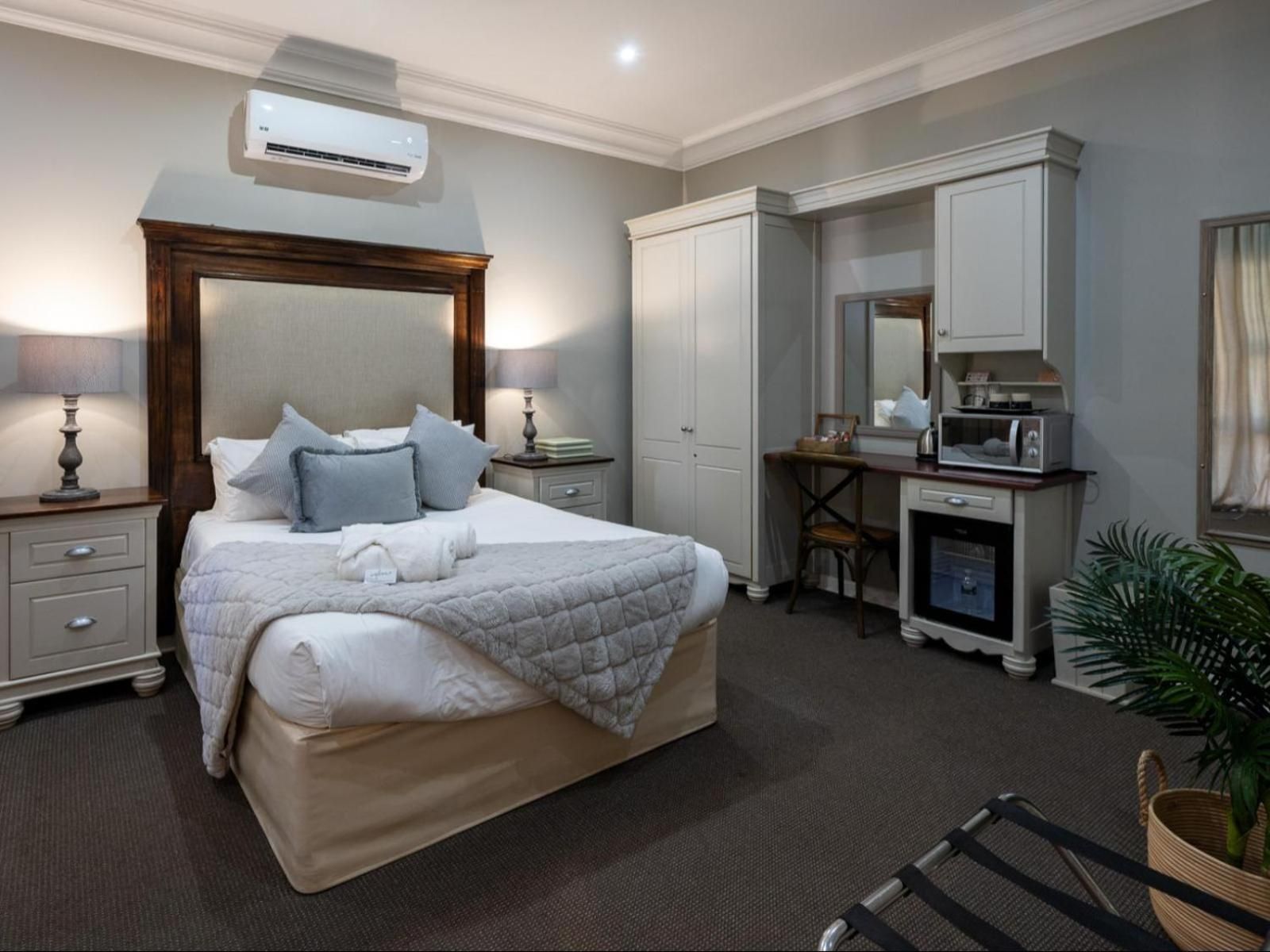 Luxury Queen Room