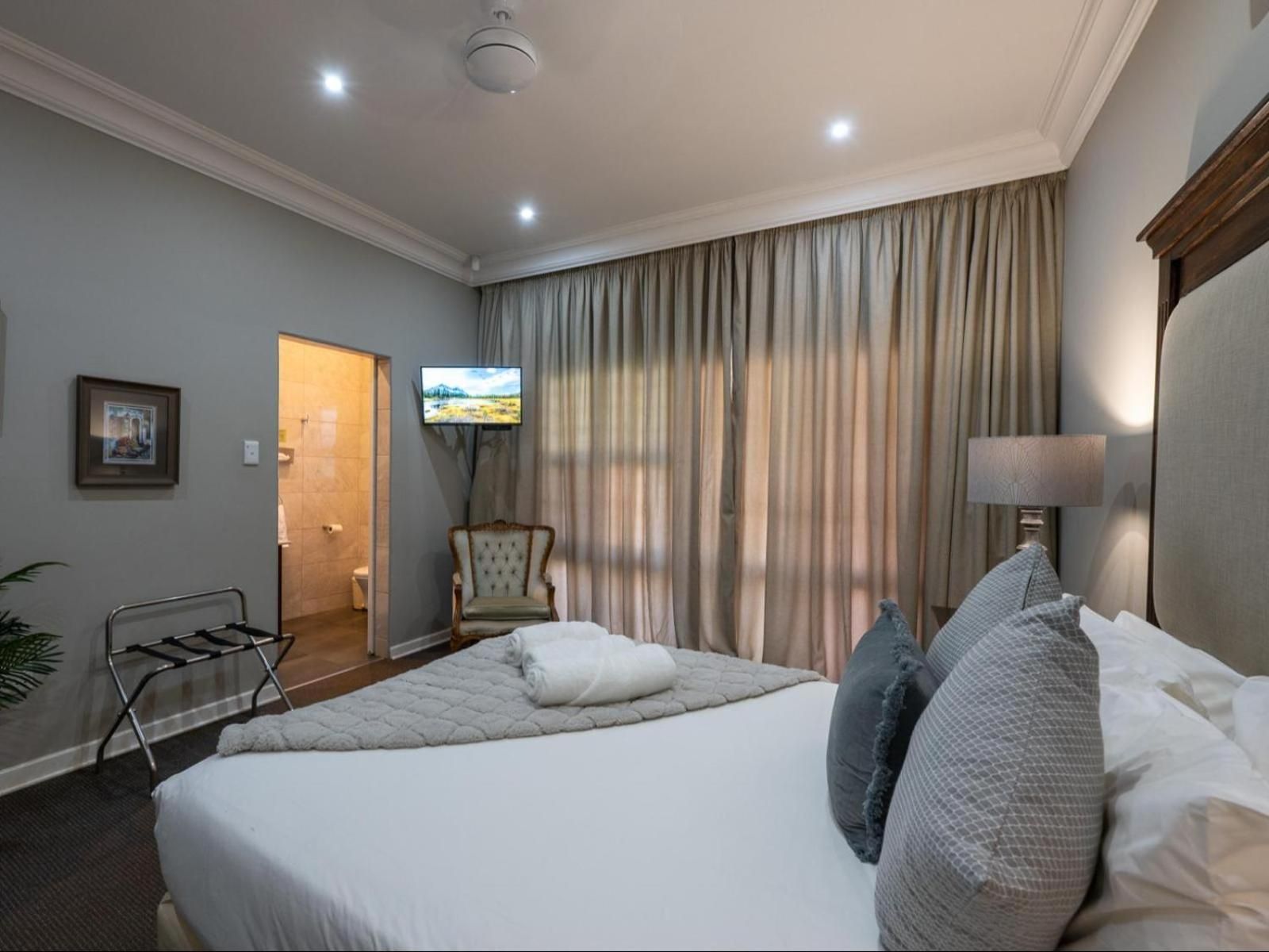 Luxury Queen Room