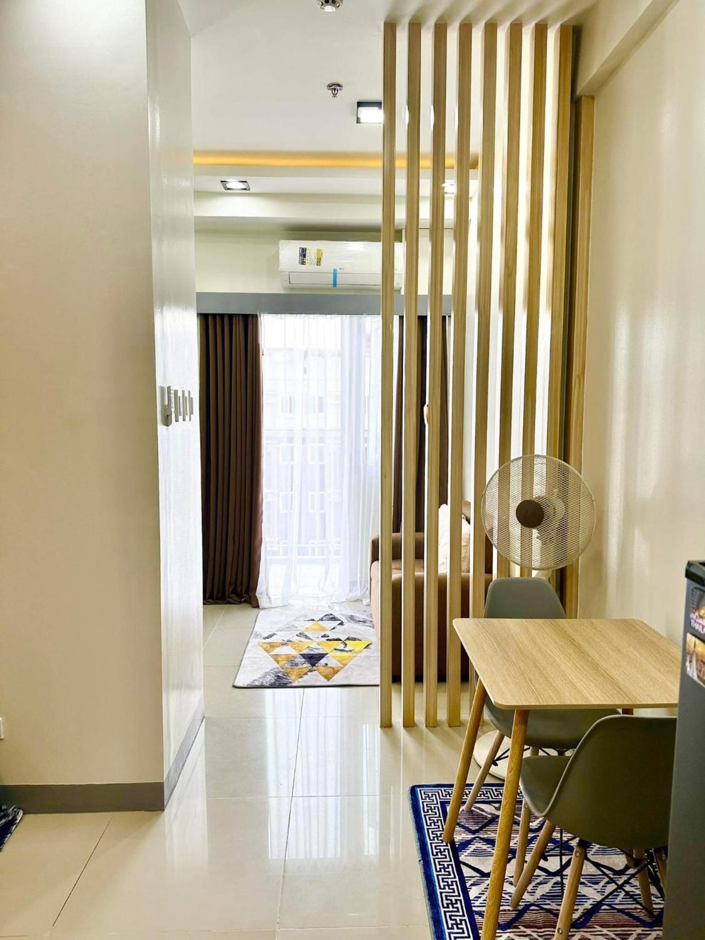 Deluxe One-Bedroom Apartment
