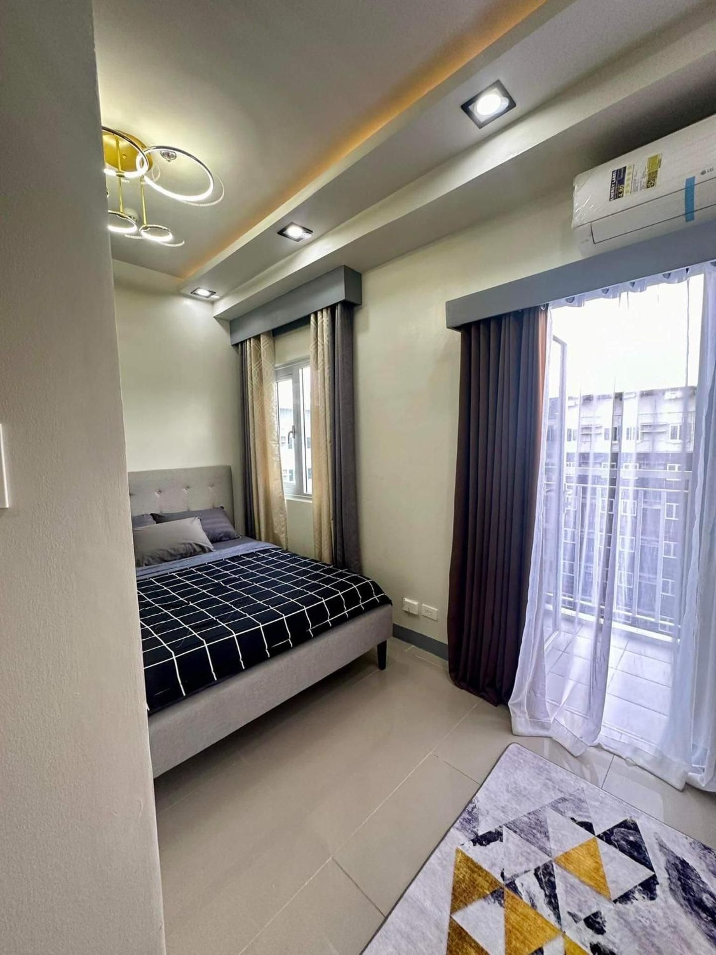 Deluxe One-Bedroom Apartment