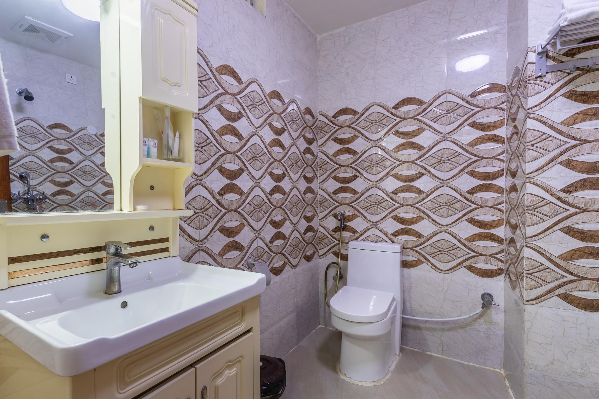 Big Hotel Deluxe Room 3