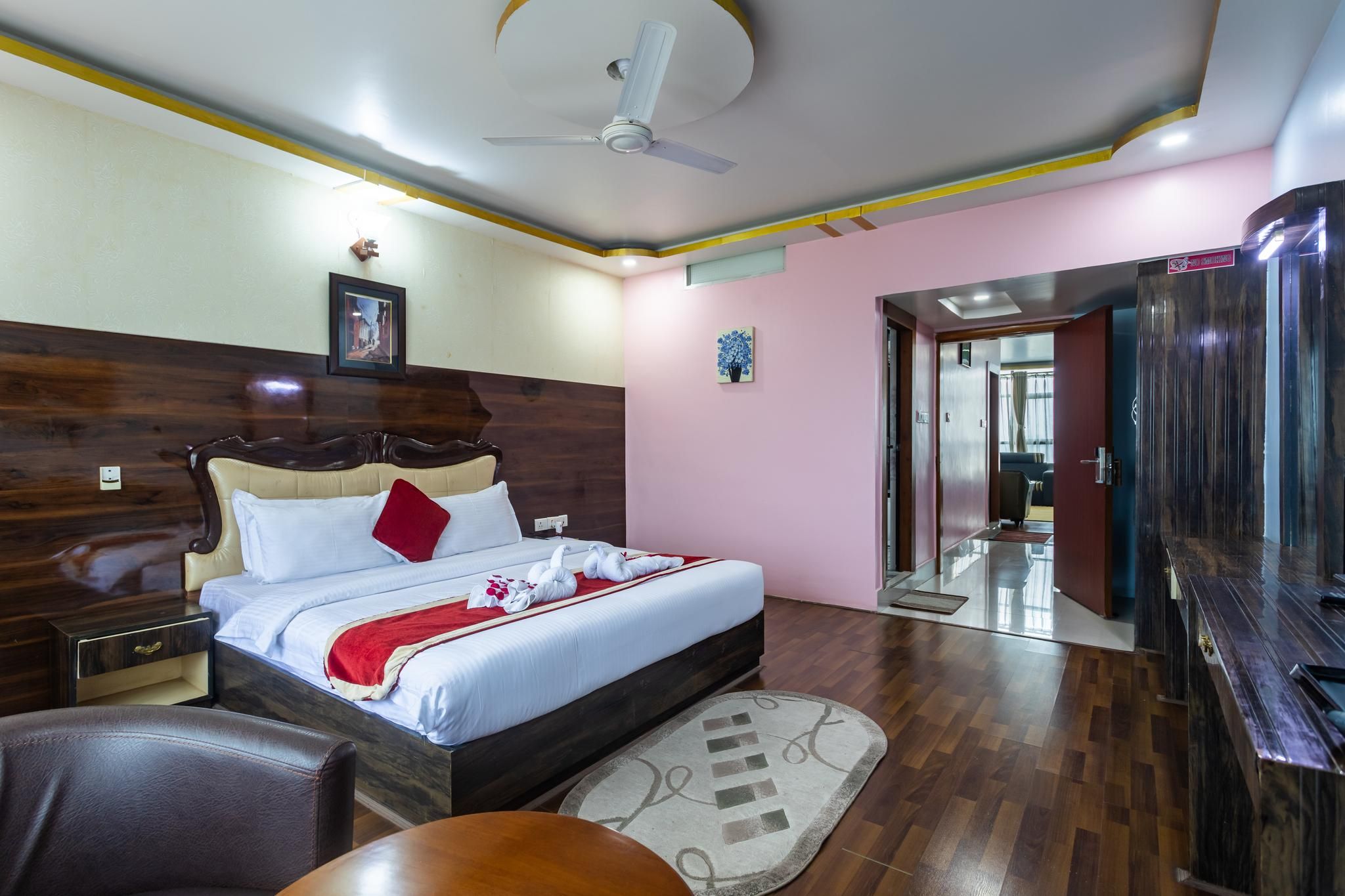 Big Hotel Deluxe Suite 2