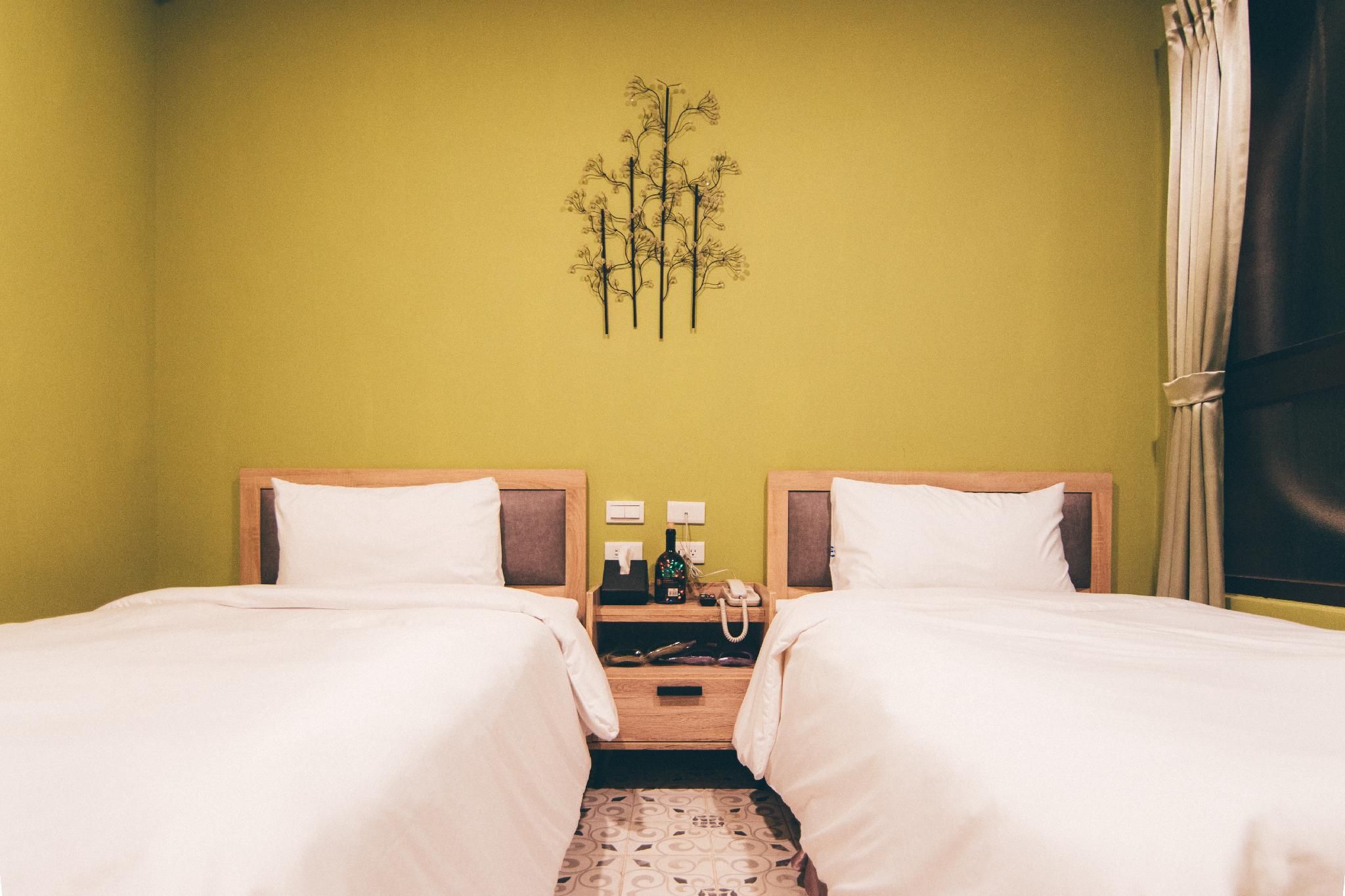 Deluxe Cityscape Twin Room