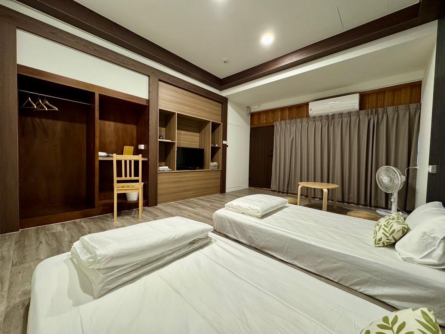 Twin Room with Extra Bed - Non-Smoking