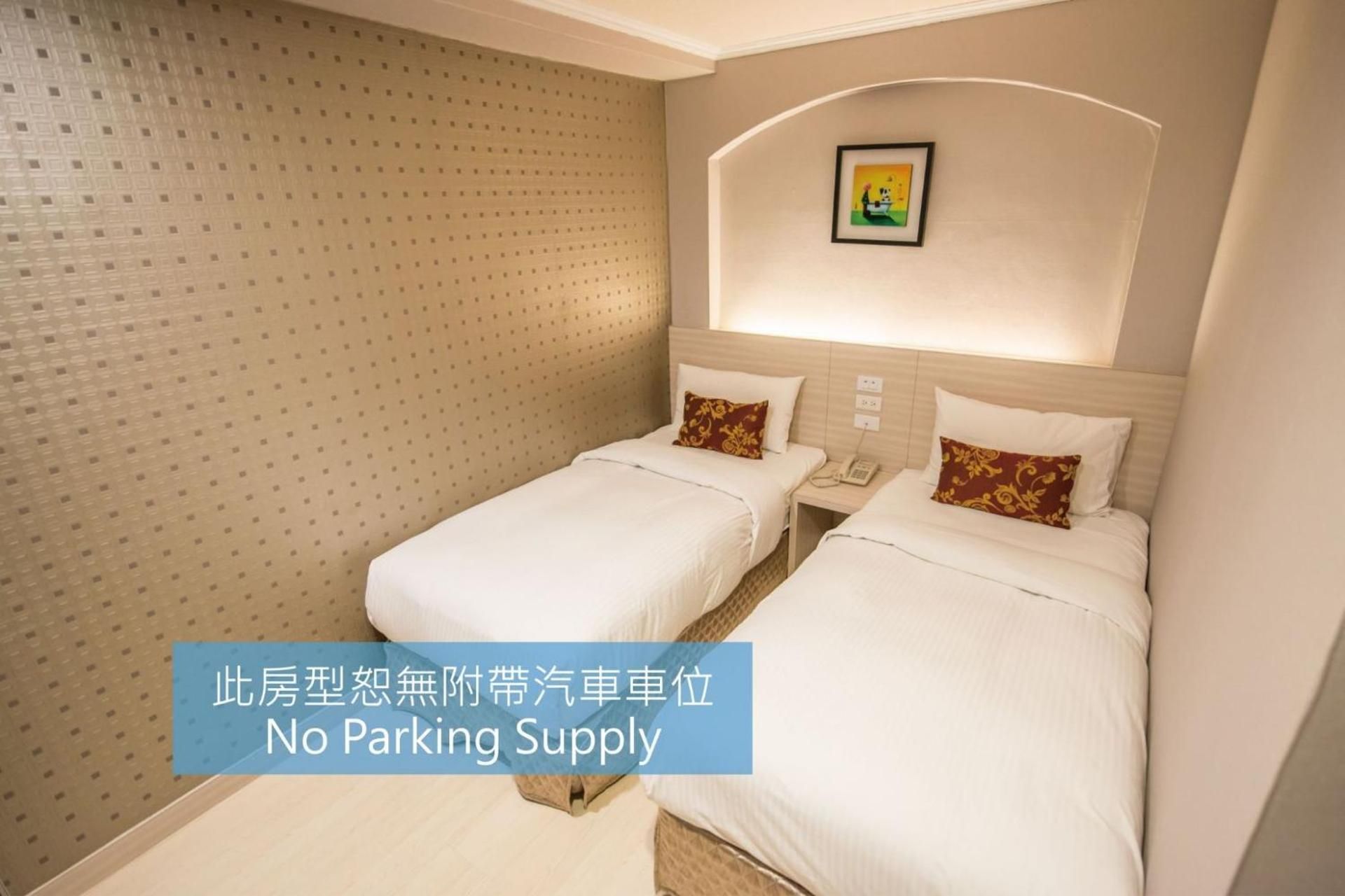 Economy Twin Room (no window and parking lot)