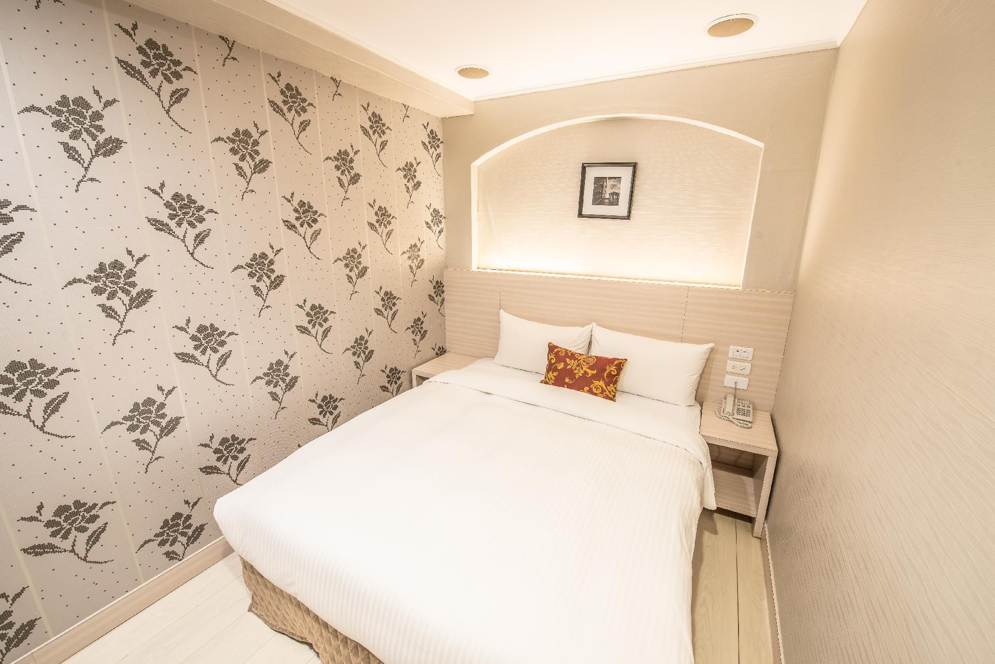 Economy Double Room without Window - Parking Excluded