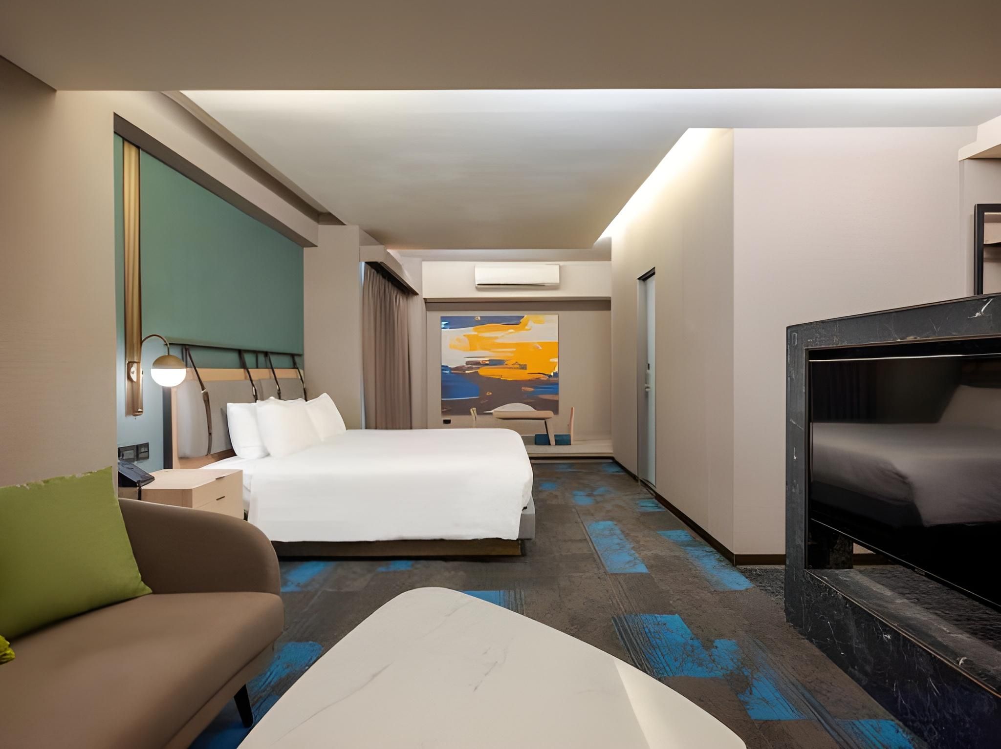 1 King Bed, Deluxe Suites