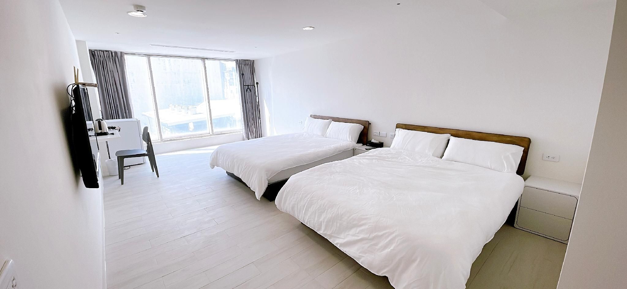 Deluxe Room with 2 Queen Beds - Non-Smoking