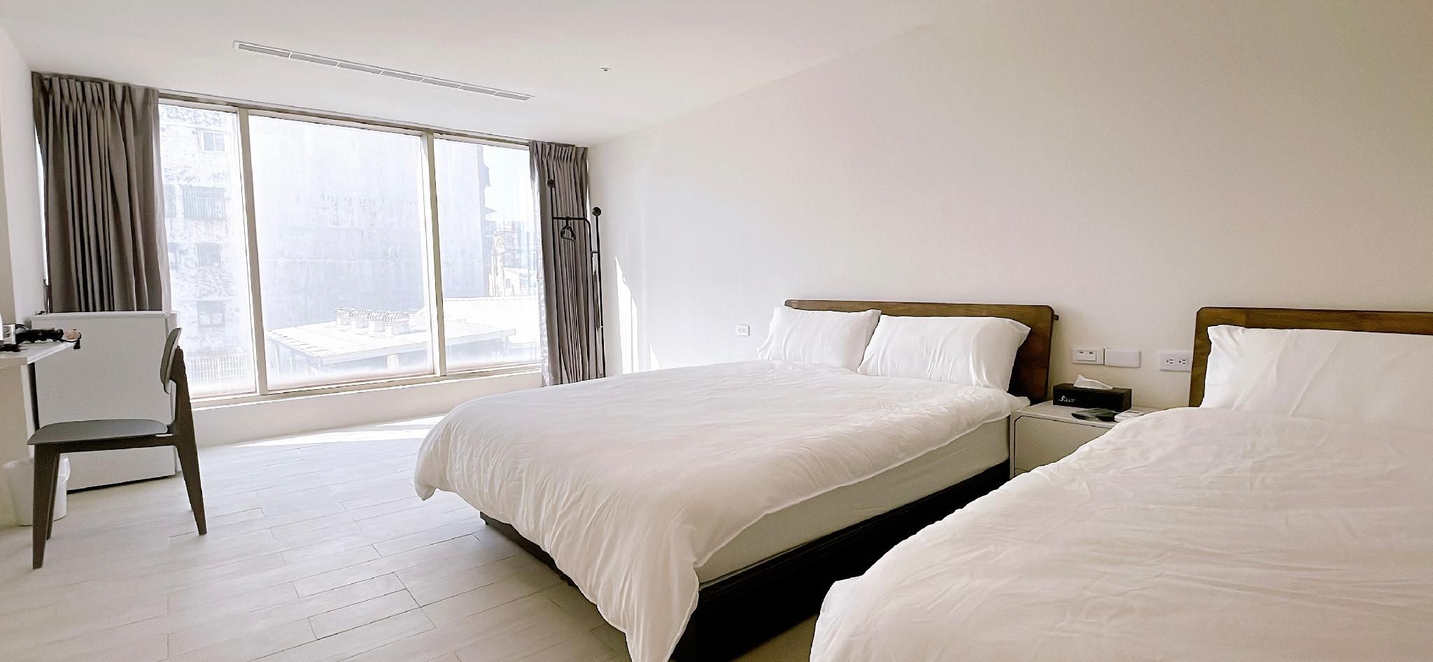 Deluxe Room with 2 Queen Beds - Non-Smoking