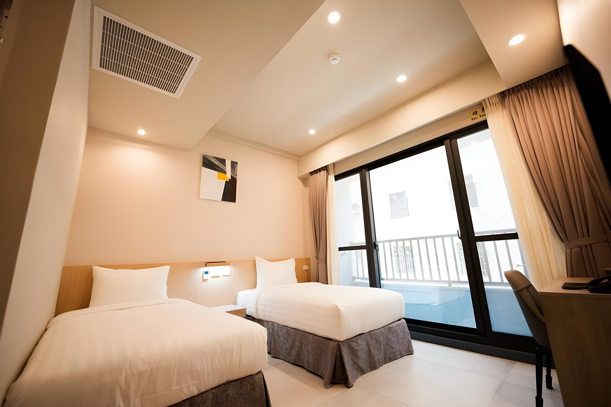 Chi Fong Ocean City Hotel Deluxe Twin with Old Port View