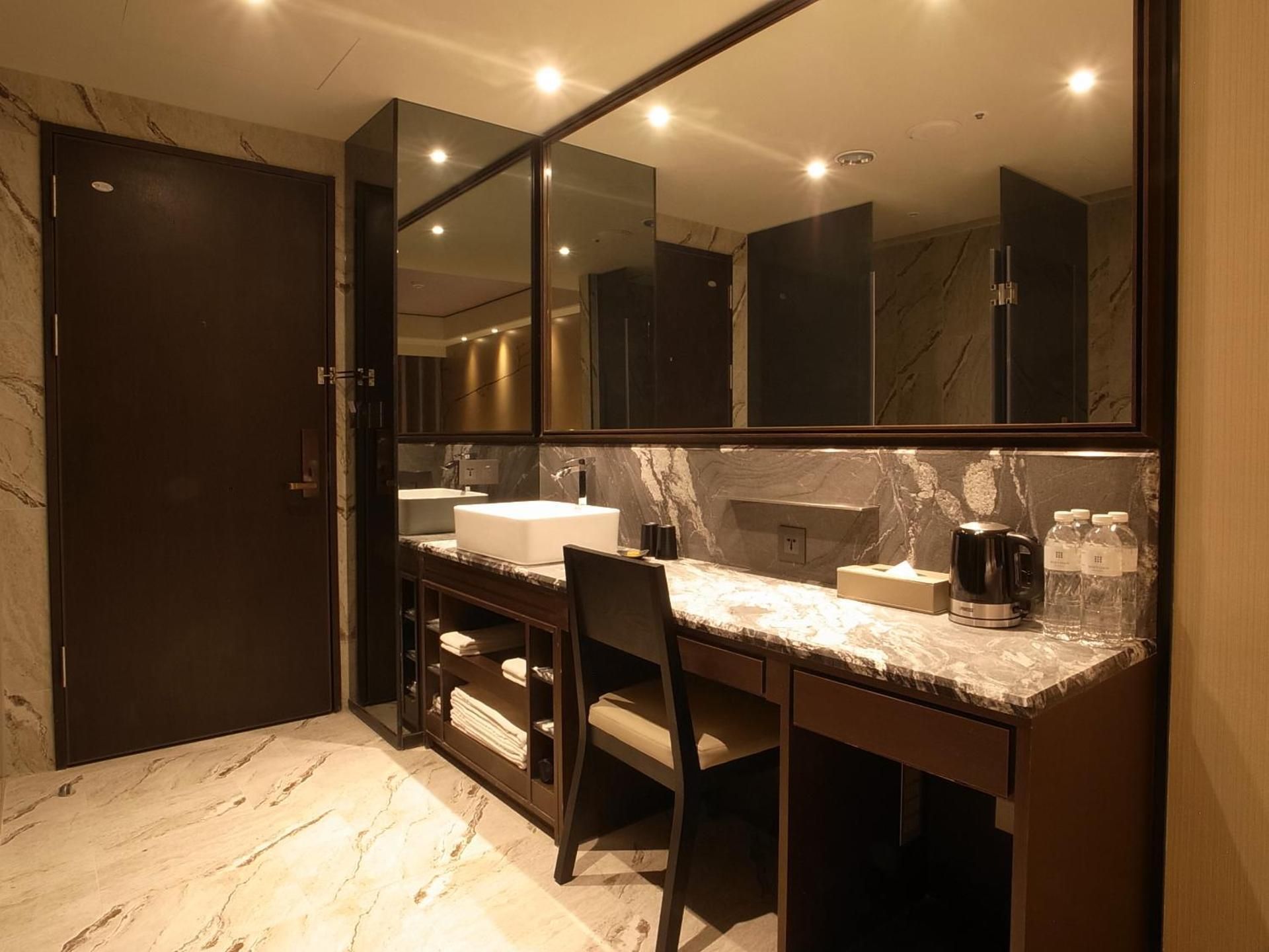 Twin Room with City View