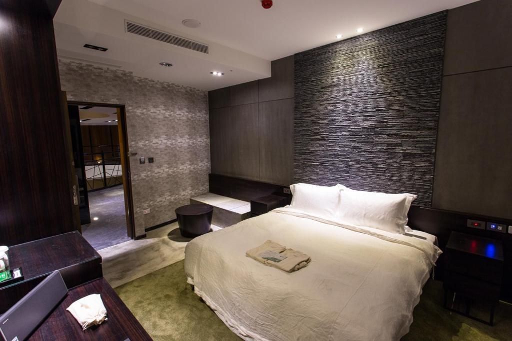 Premium Double Room with No Window