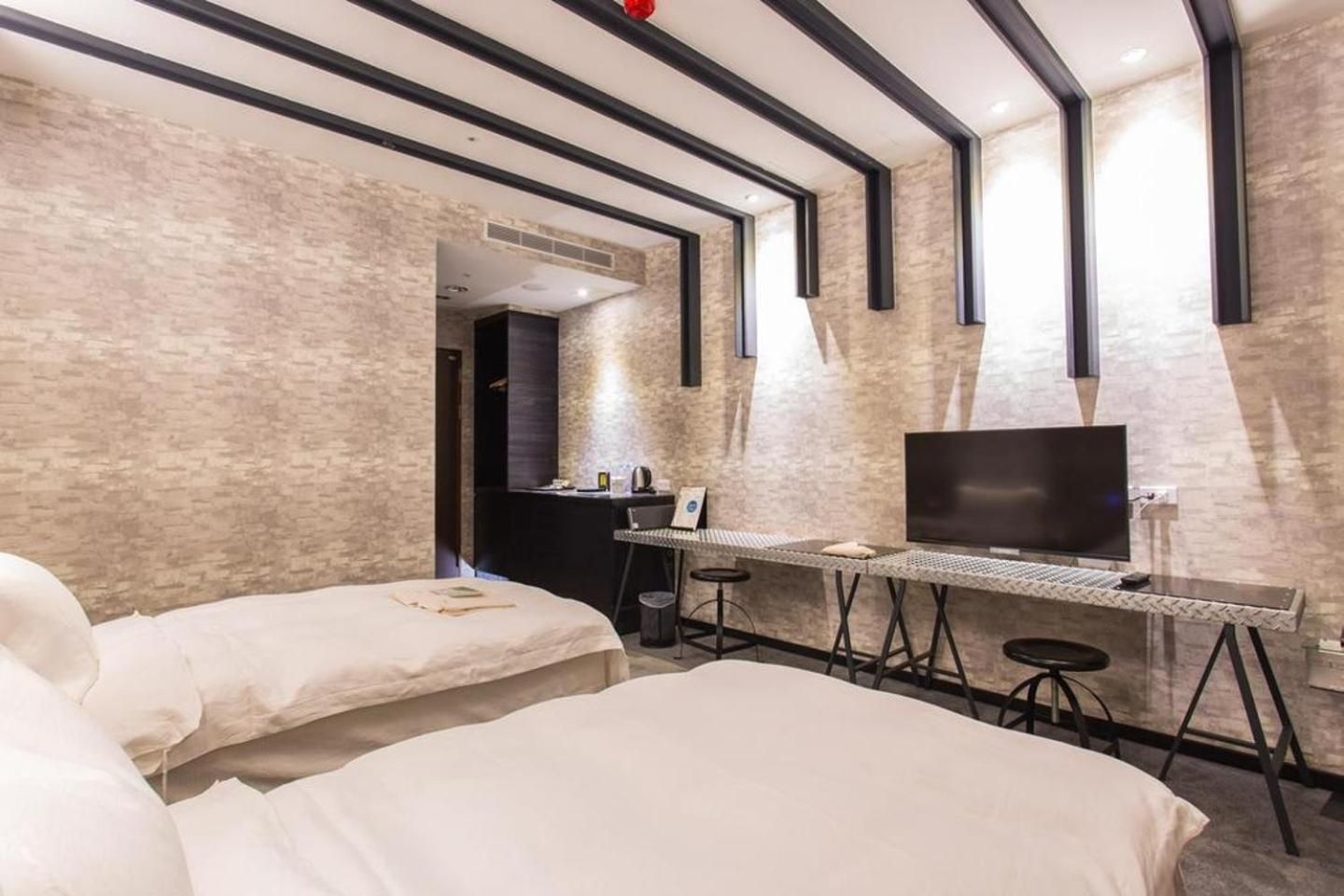 Twin No Window Twin Bed