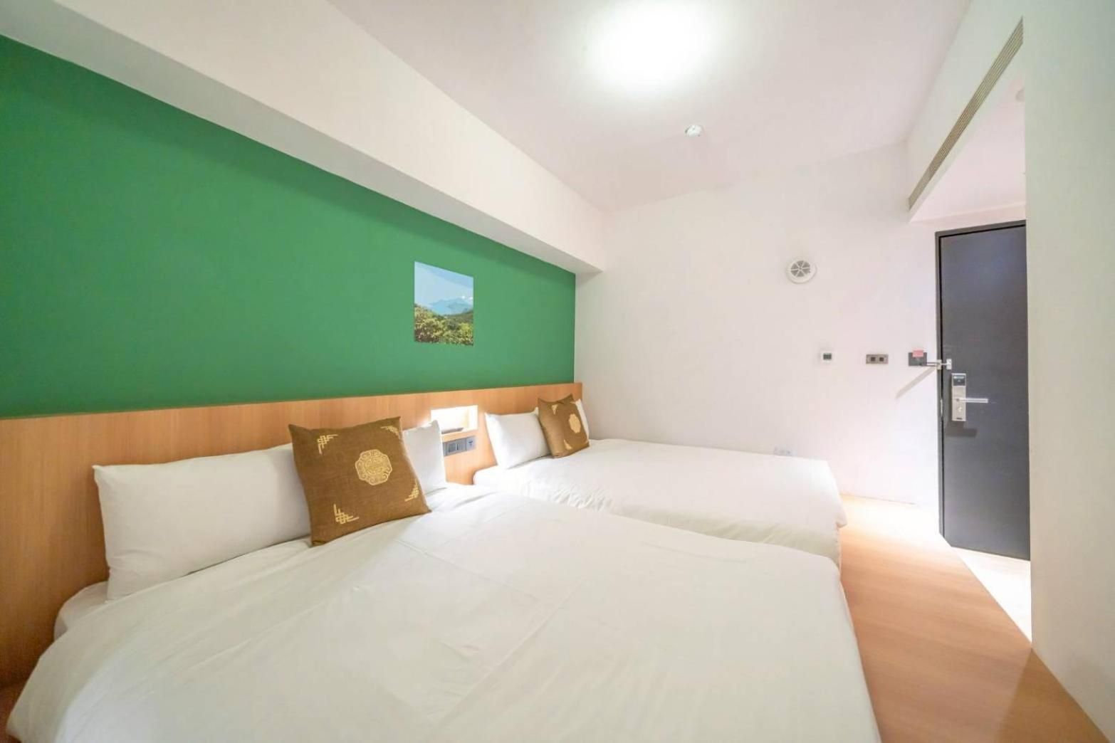 Economy Quadruple Room (No Window)