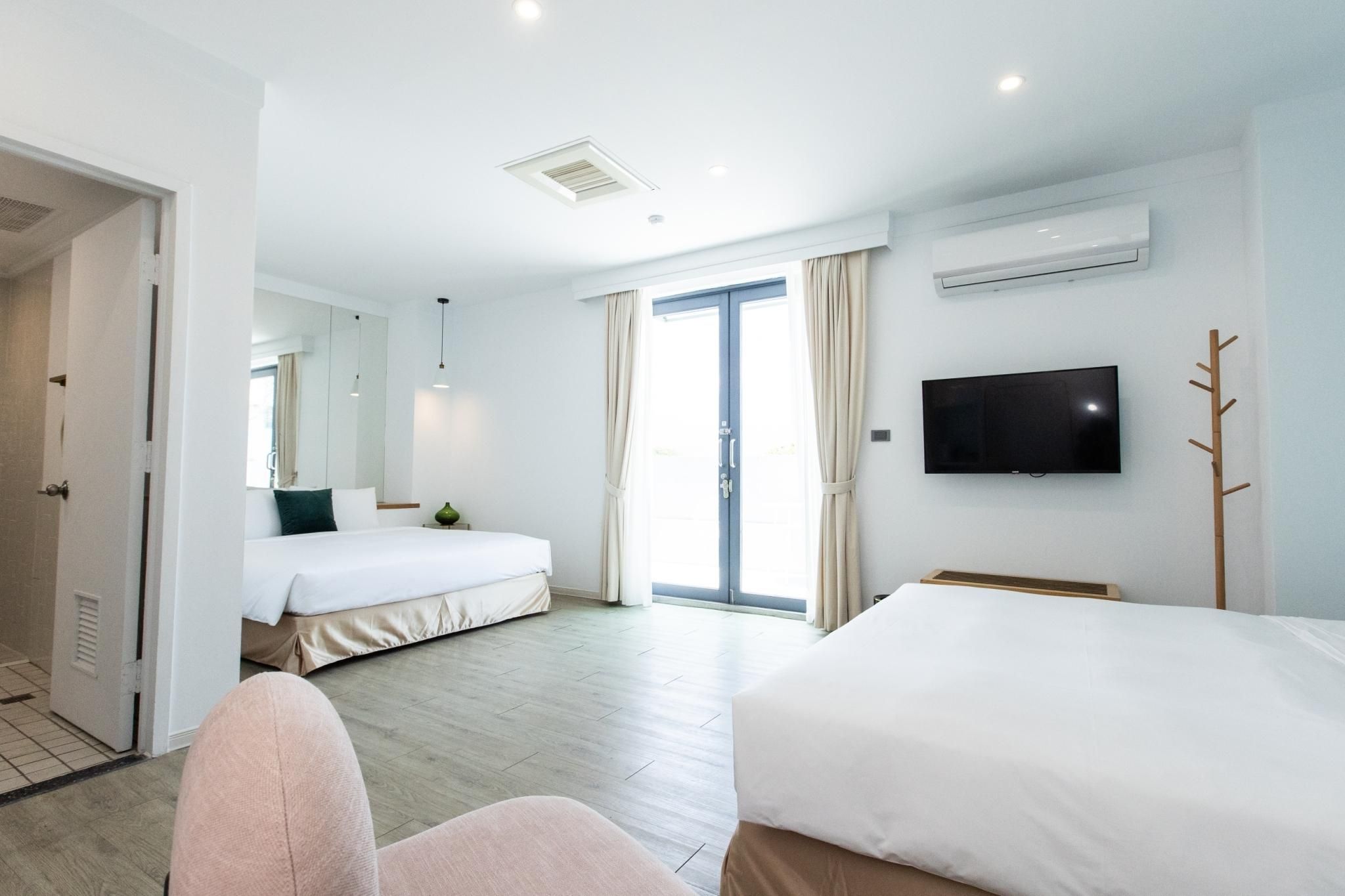 Deluxe Quadruple Room with Balcony
