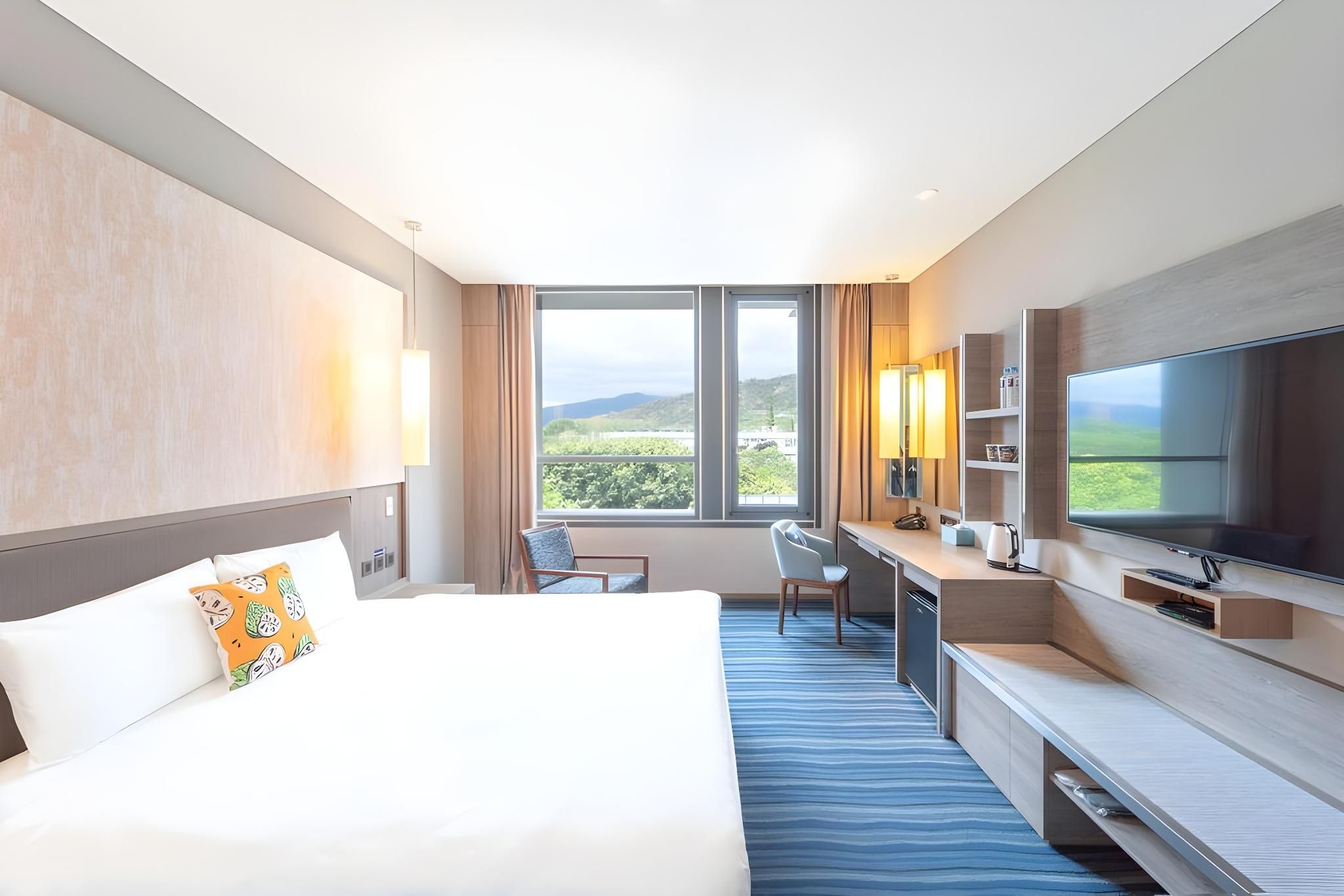 Accessible Traditional Room 1 Queen Bed