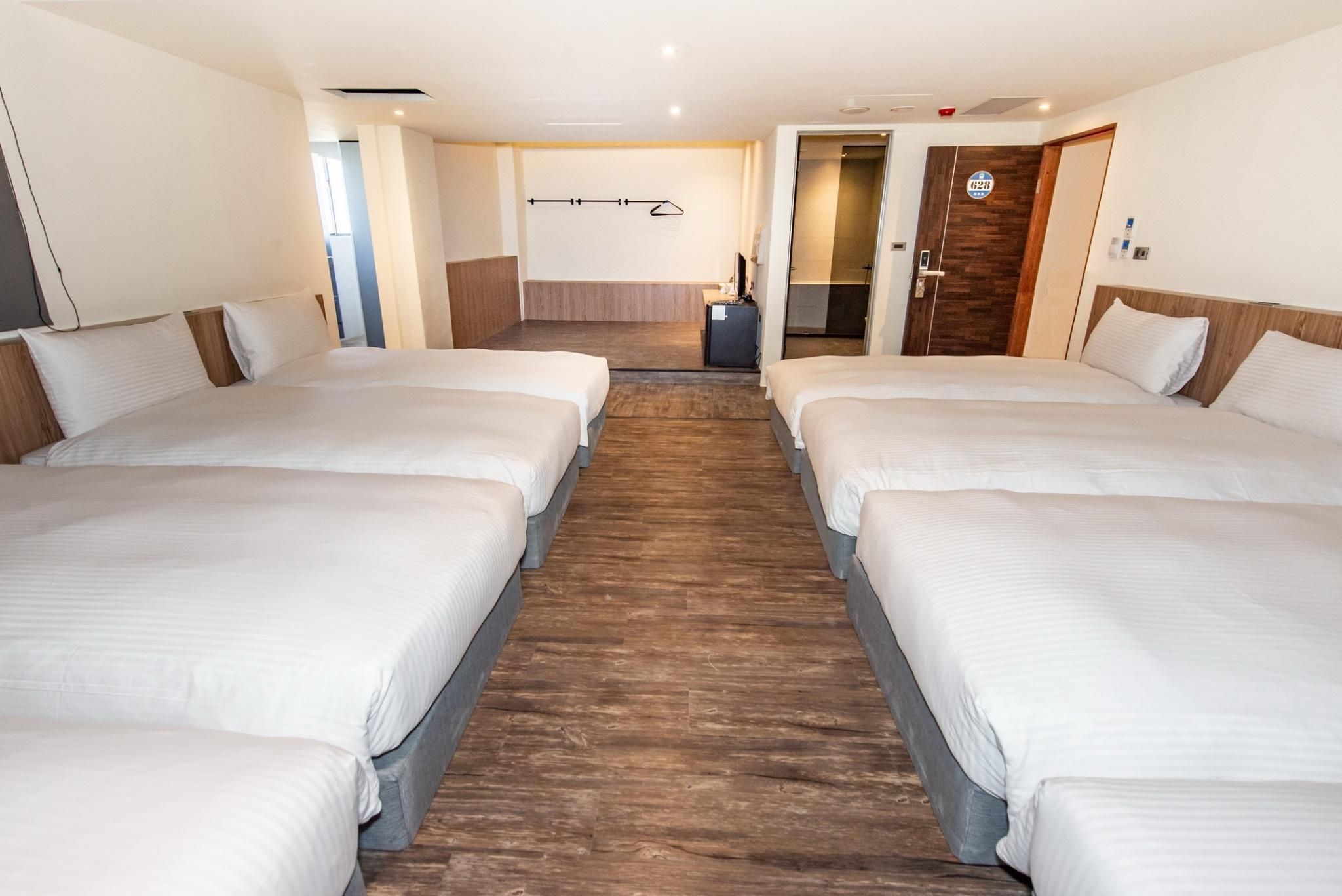 Family Room for 8 People