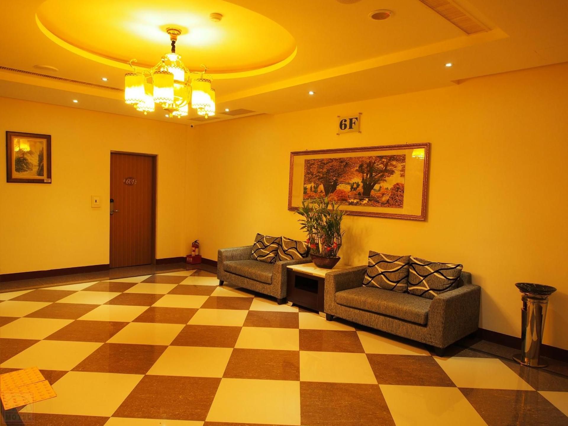 shared lounge/tv area