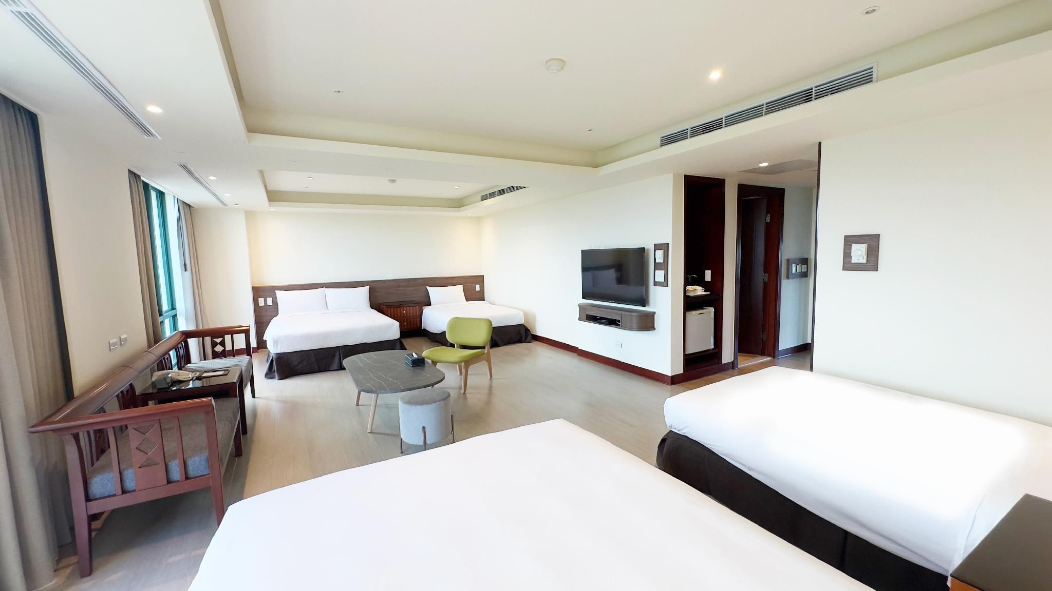 Deluxe Family (6 Adults)