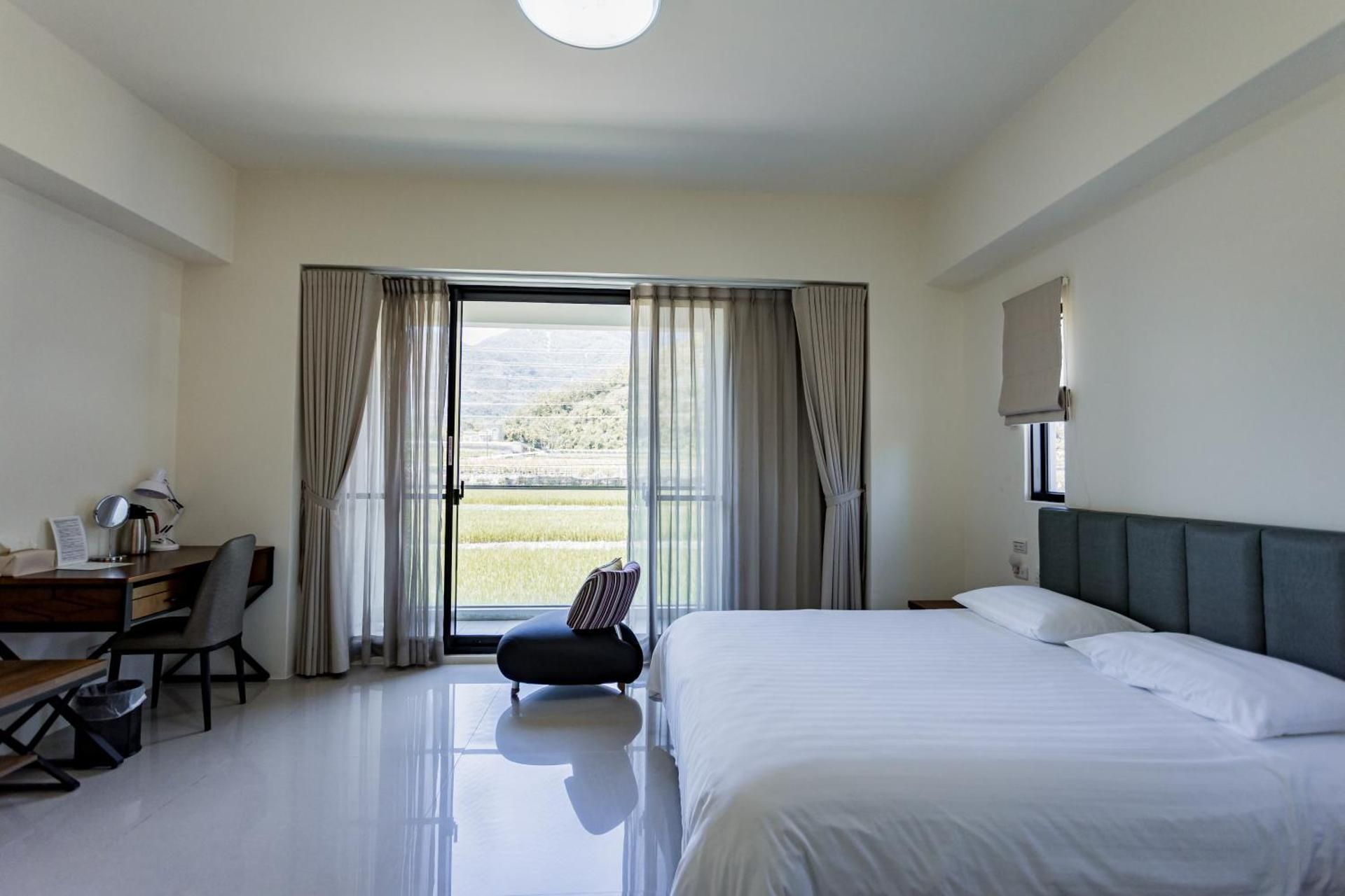 Queen Room with View