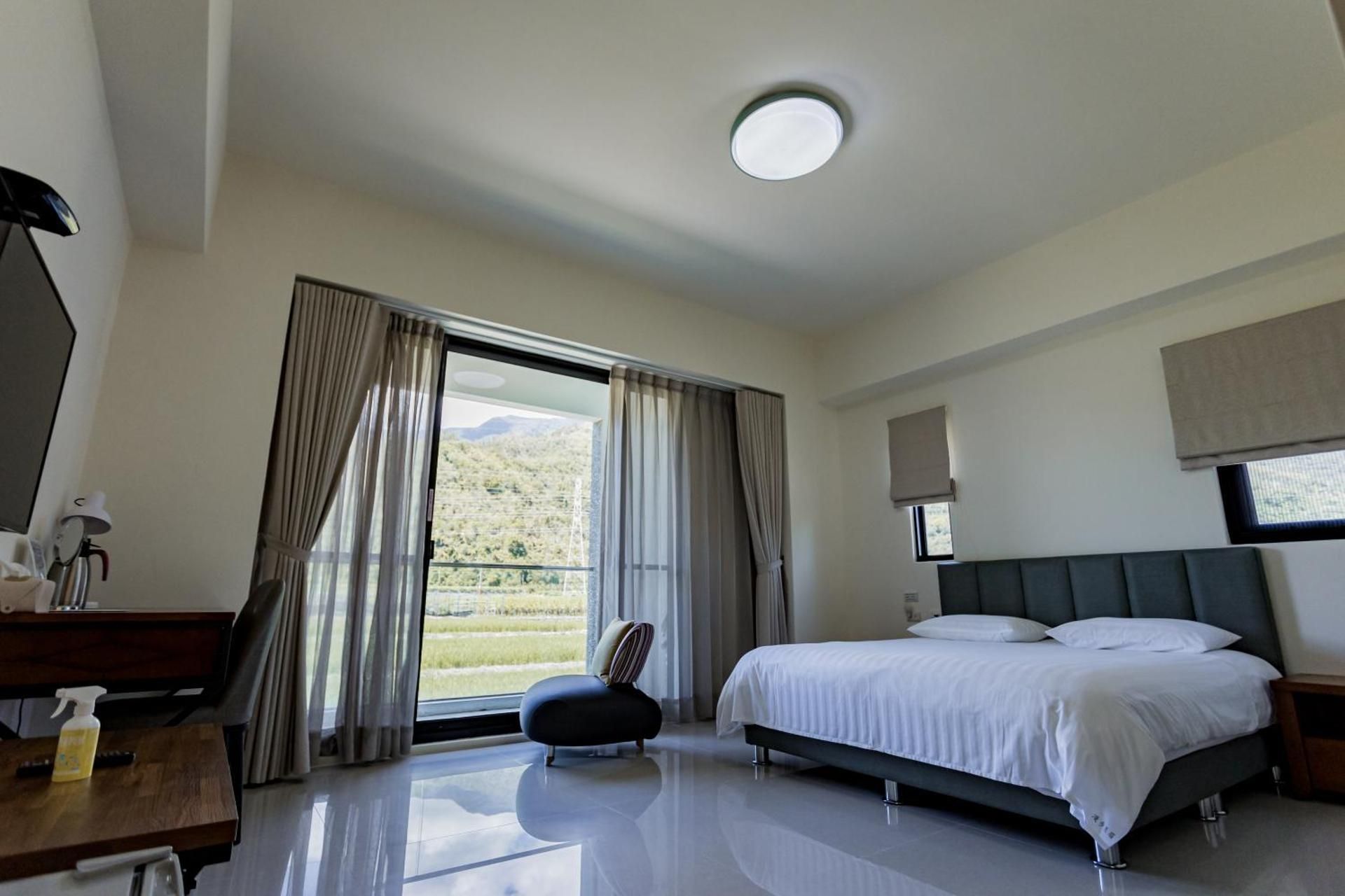Queen Room with View