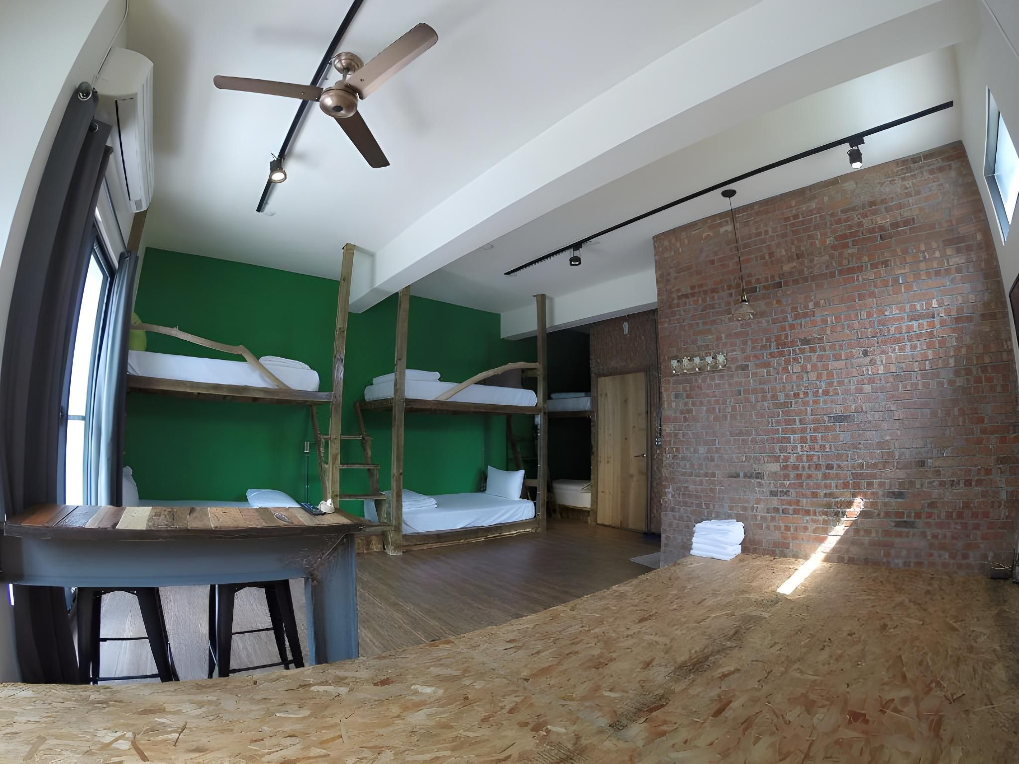 Room for 8 People