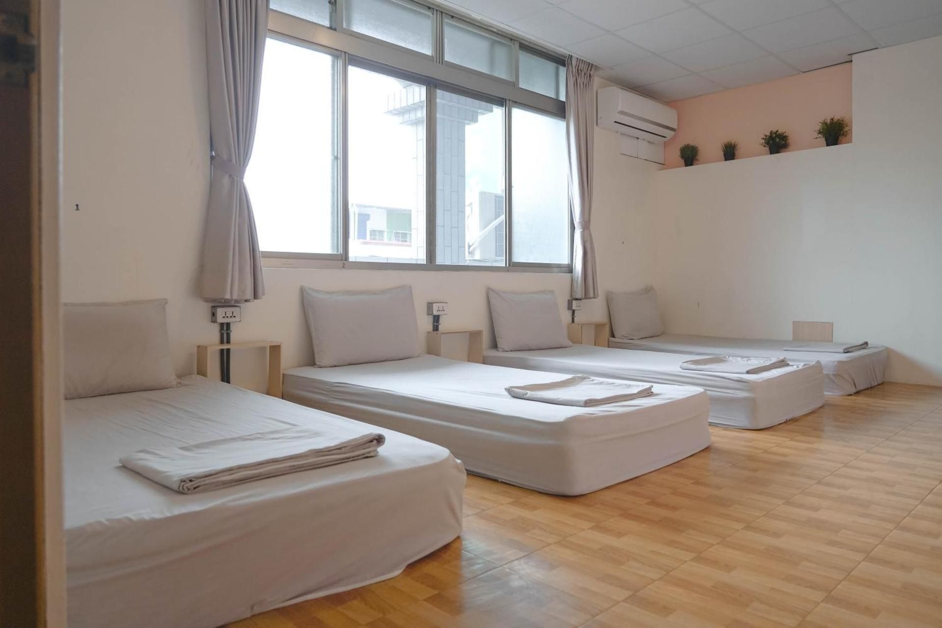 Female Dormitory - Shared Room And Bath