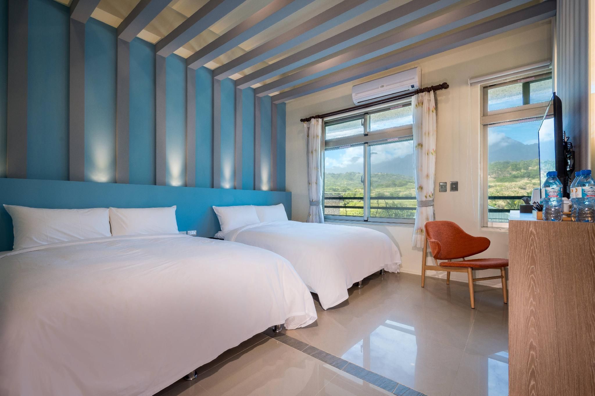 Hotel Cube Taitung 2 Queen Bed Mountain View