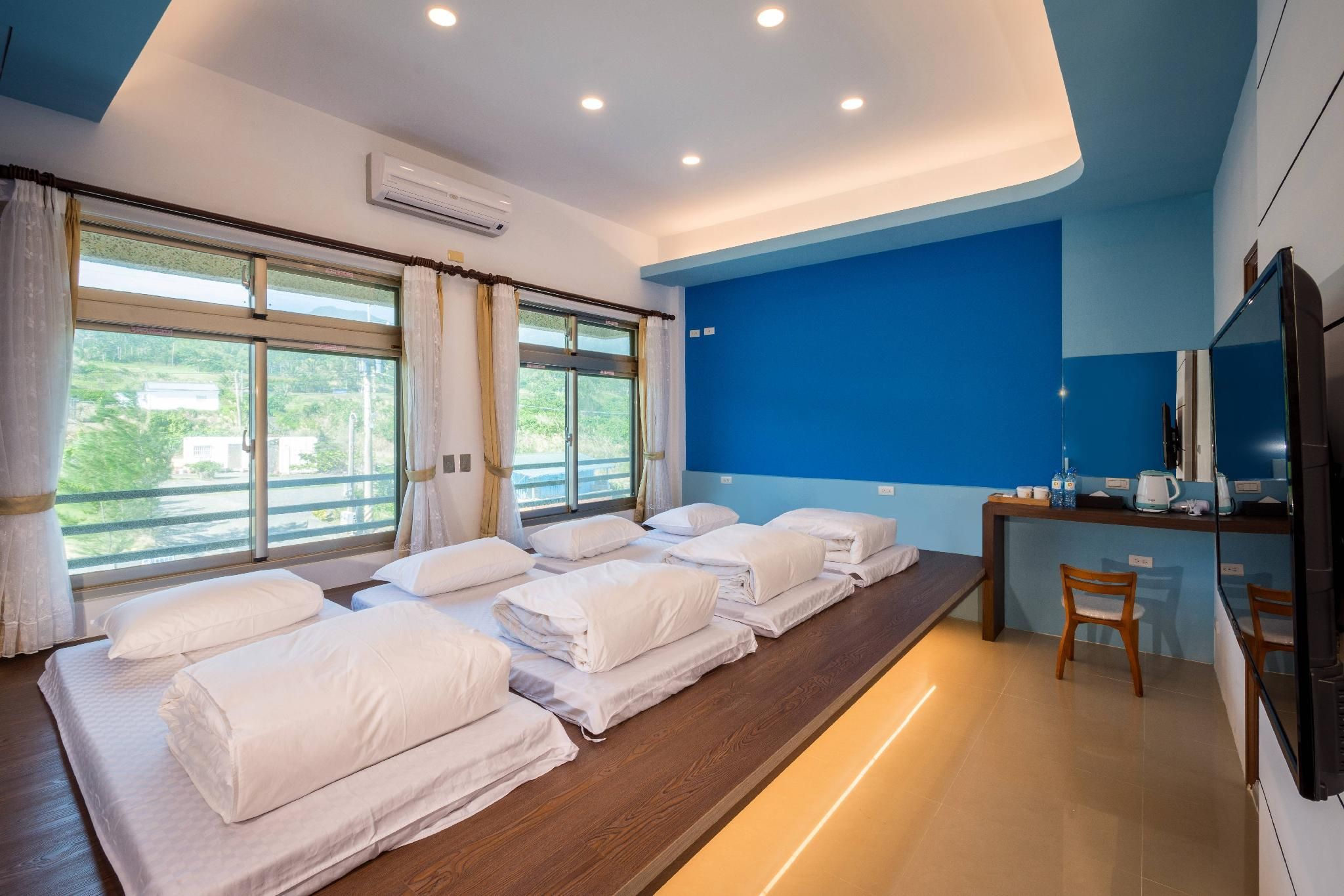 Hotel Cube Taitung Family Room for 6 Adults