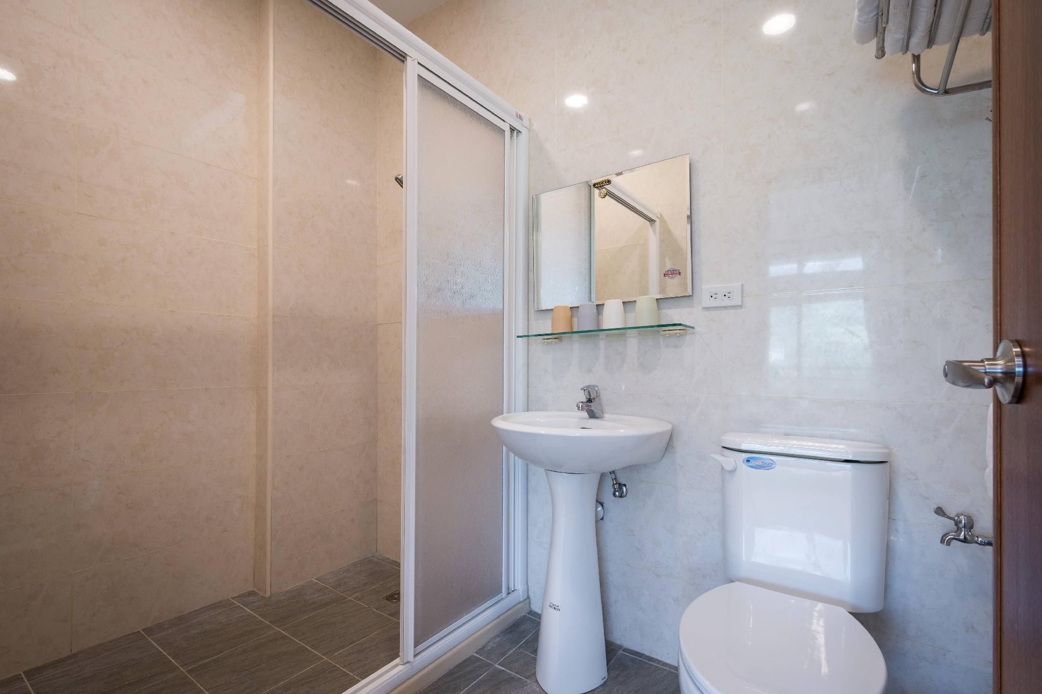 Hotel Cube Taitung Family Room for 6 Adults 3