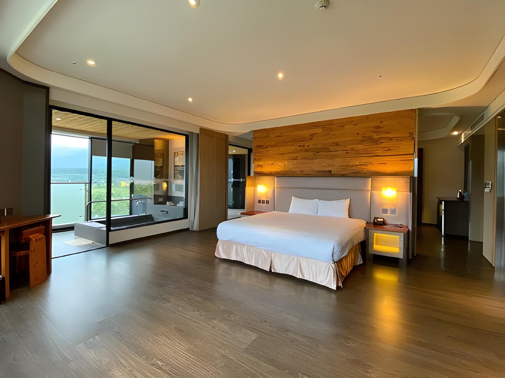 Deluxe Suite