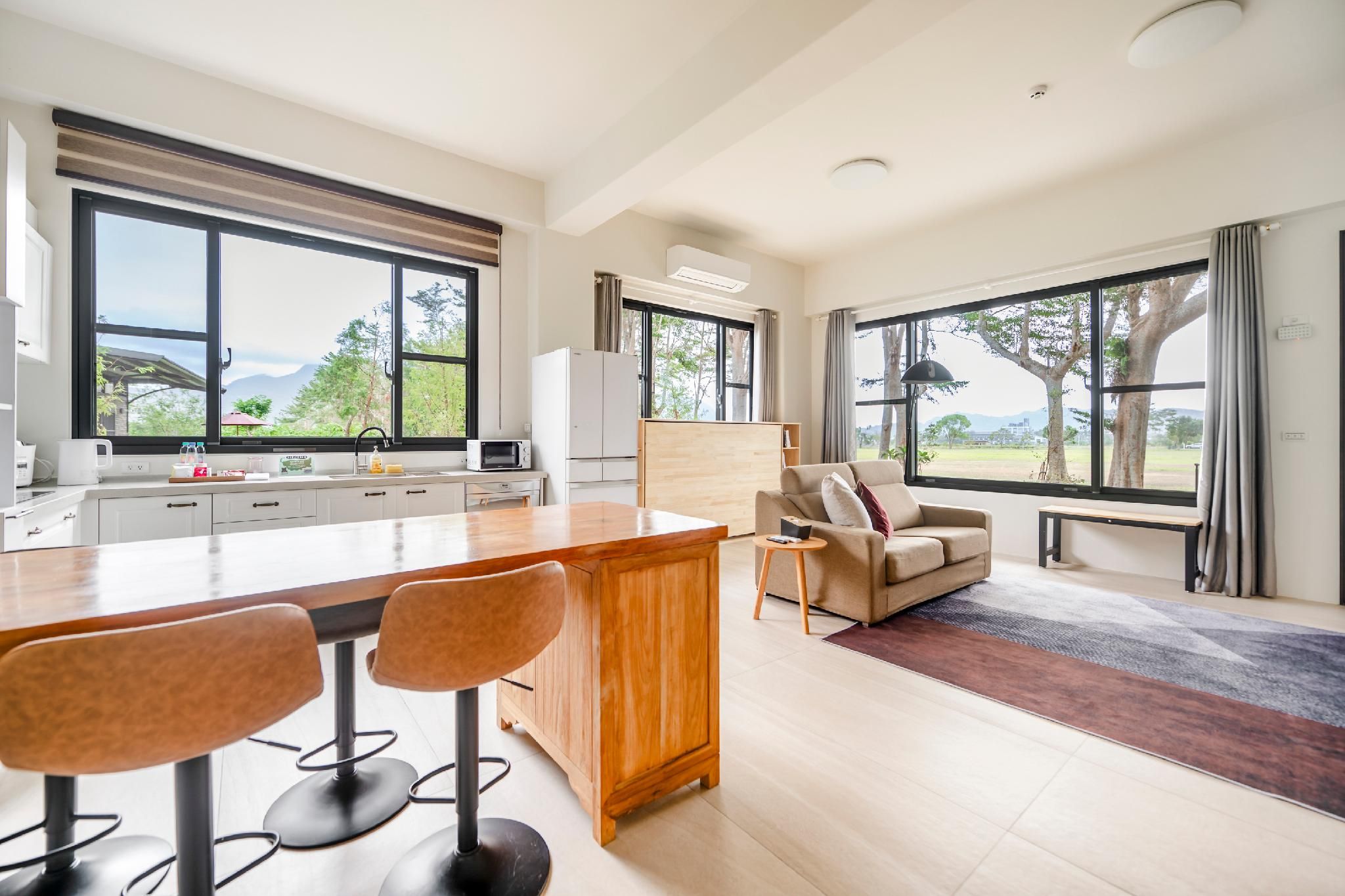 Family Room with Garden View