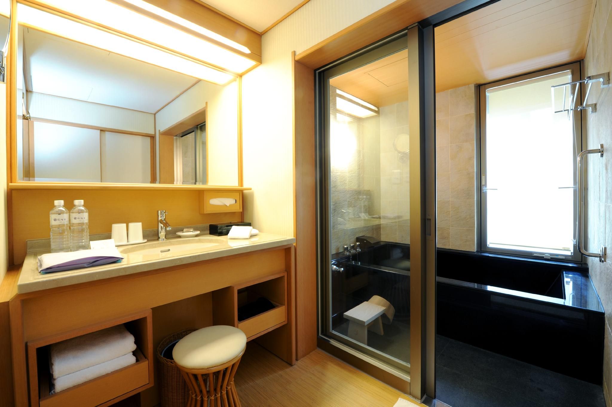 Radium Kagaya International Hotel No View 1 Queen 3