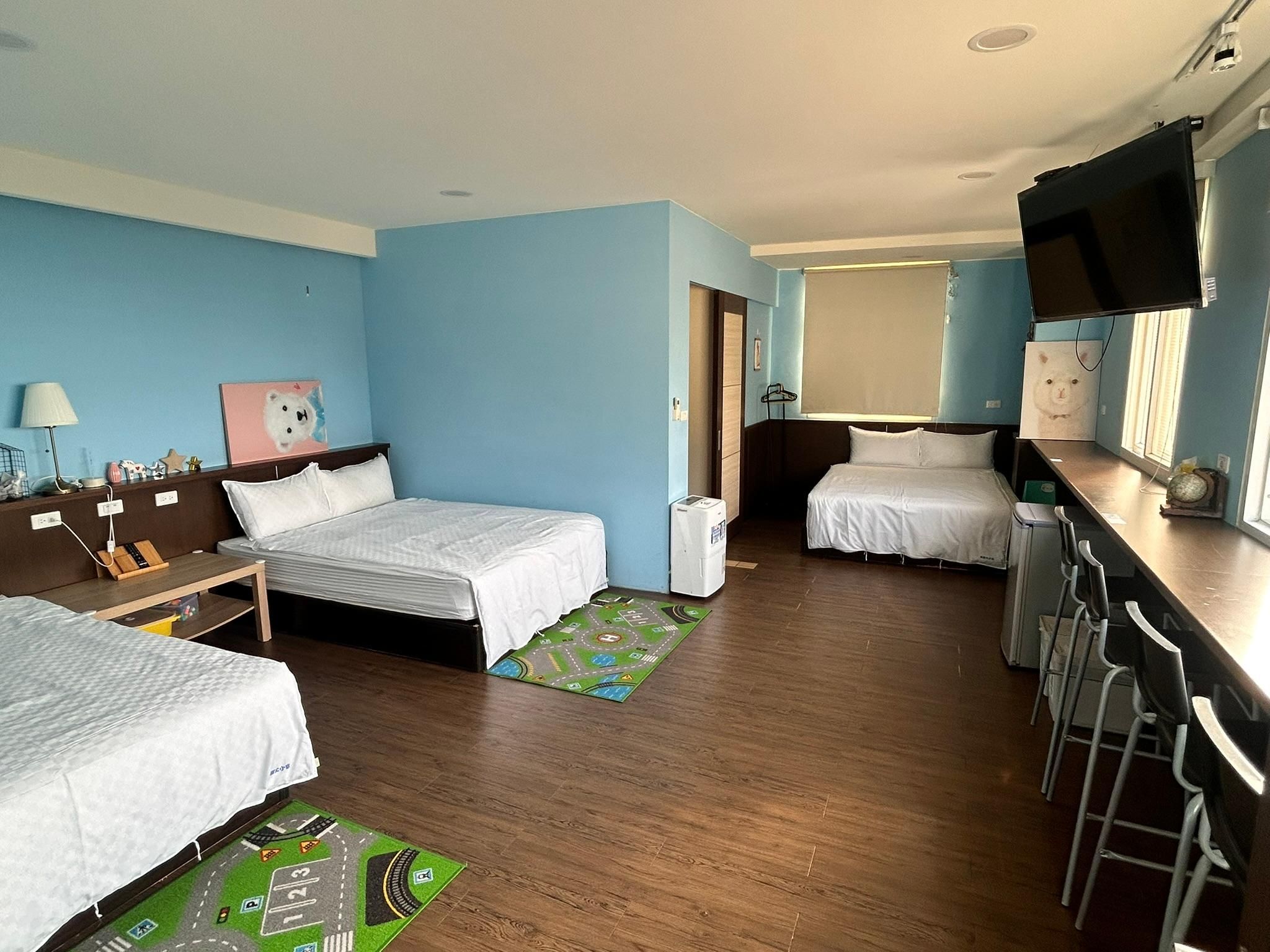 Sea View Six-Person Room