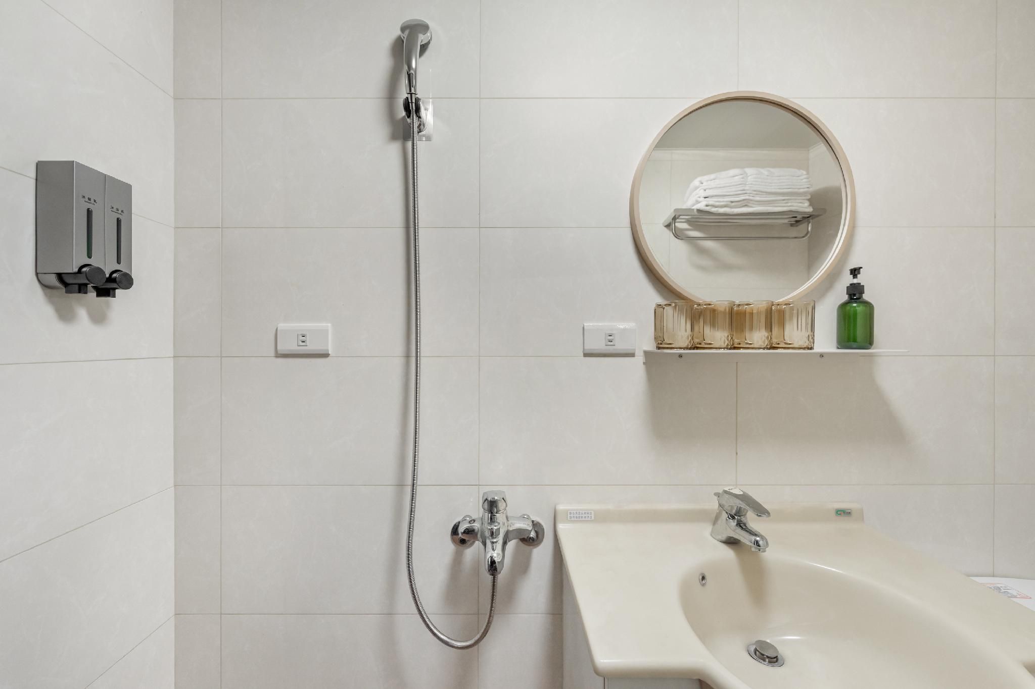 Jiufen The Dragon Inn Deluxe Quadruple Room 3