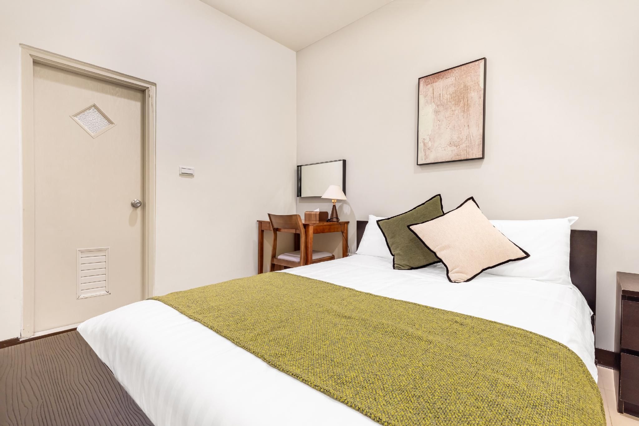 Small Double Room - No Window