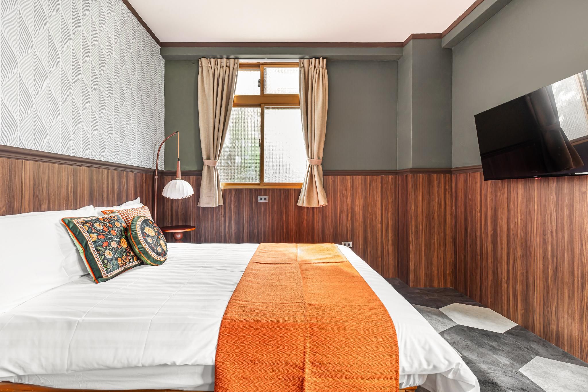 Deluxe Double Room with Bathtub